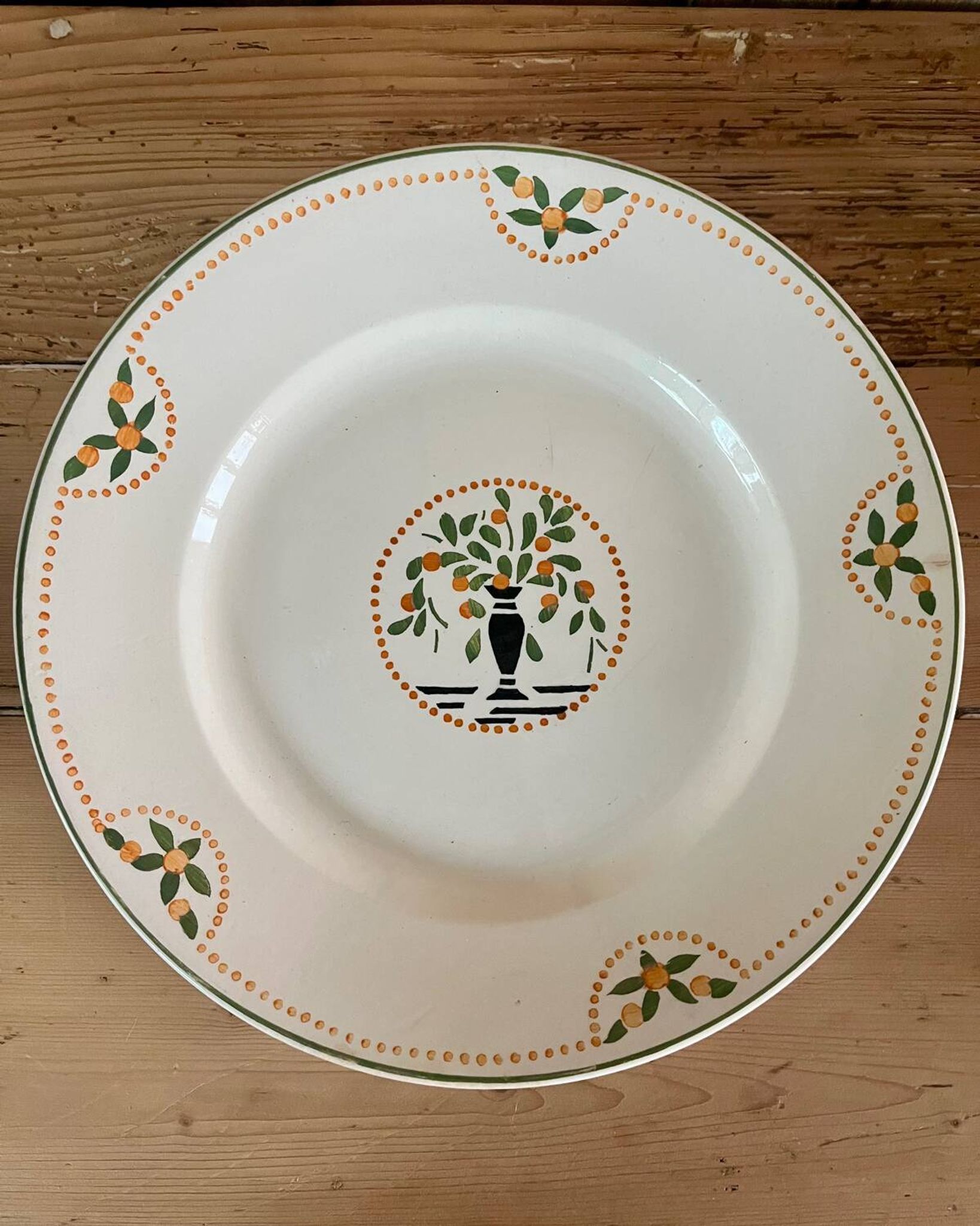 Grand plat rond terre de fer Longwy Brest