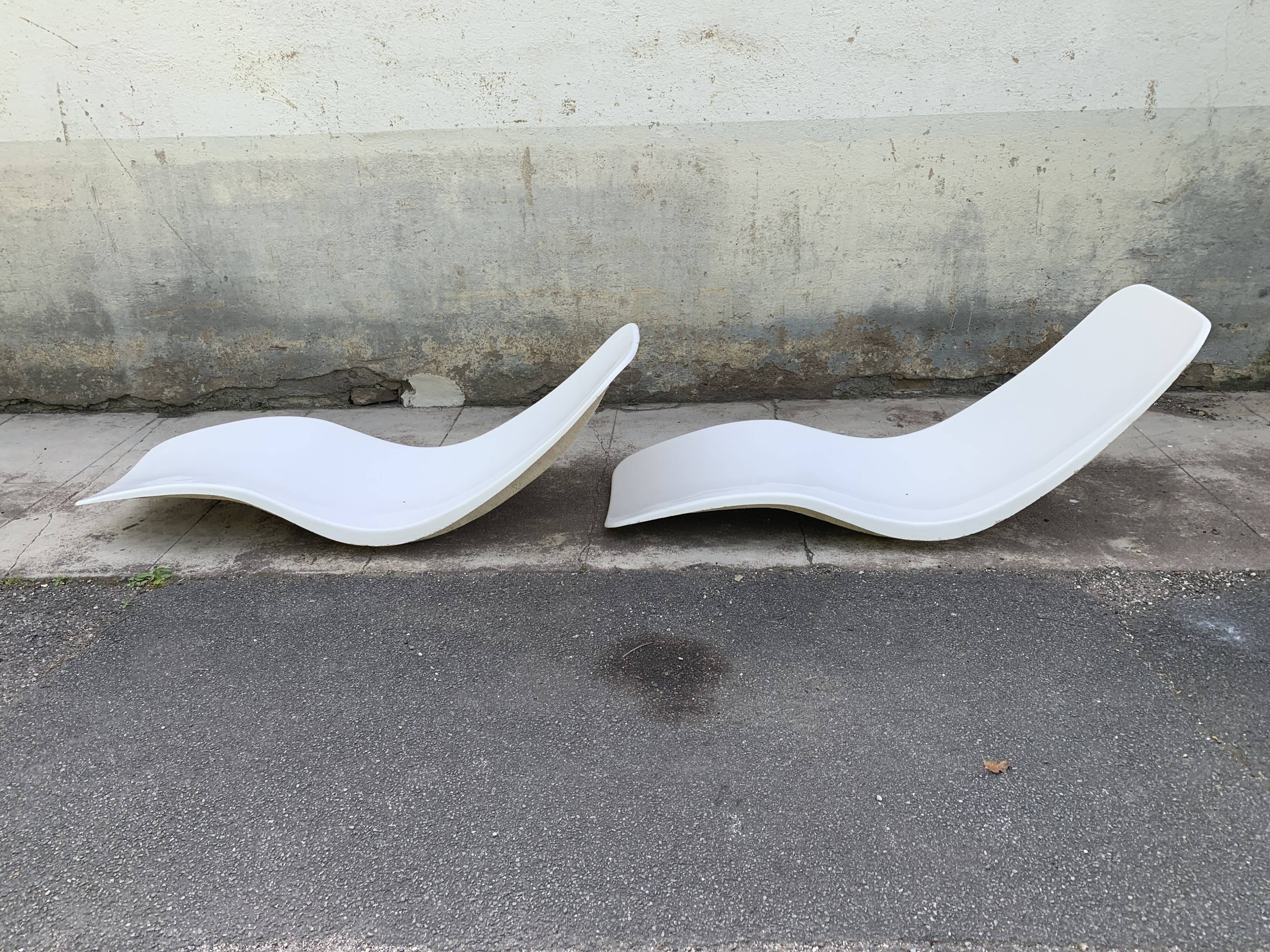 Pair of Eurolax R1 sunbeds by Charles Zublena