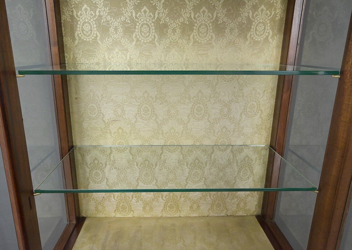Vitrine en marqueterie de bois de rose et acajou, style Louis XVI – début XXe
