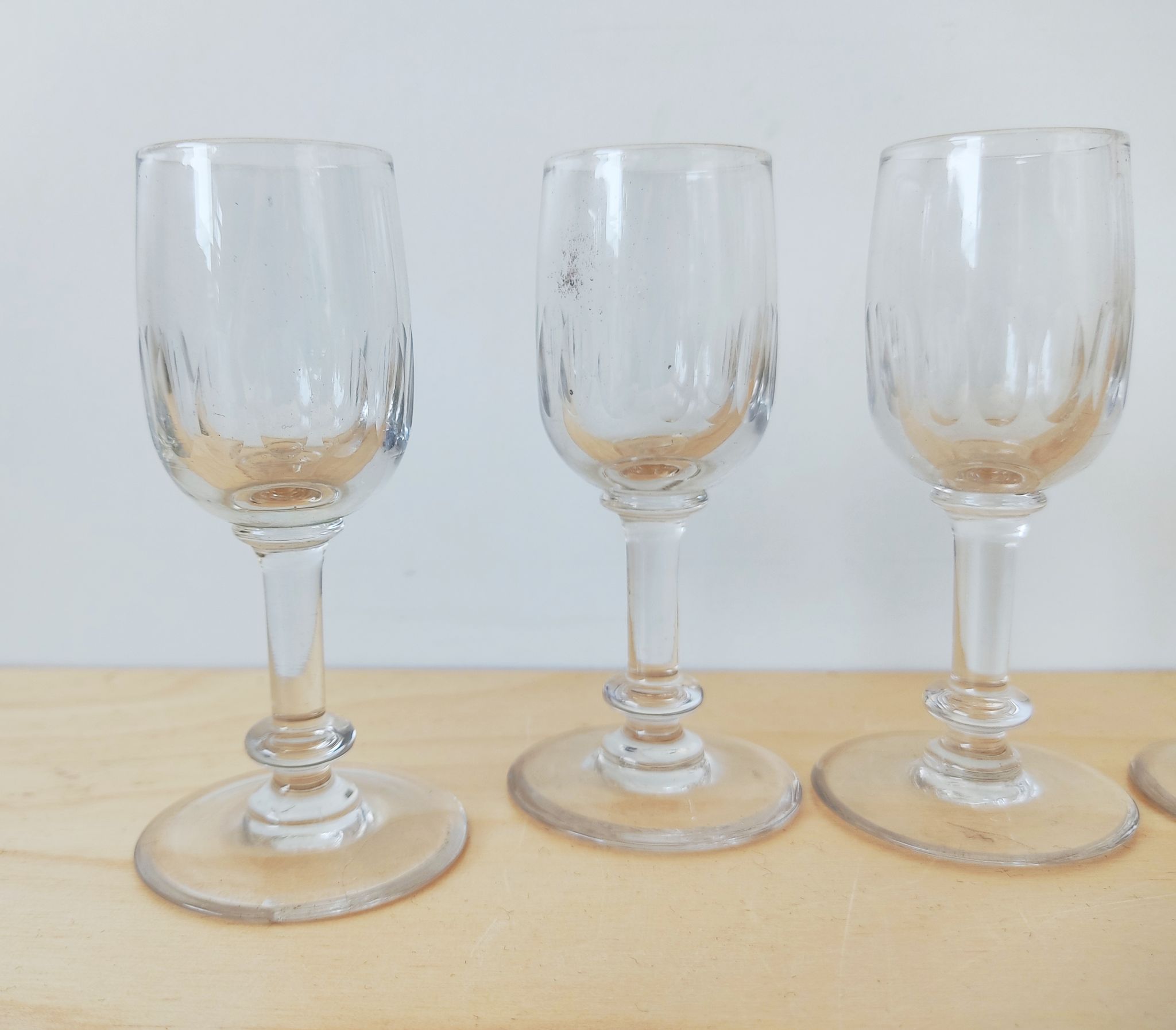 Ensemble 4 petits verres à gouttes