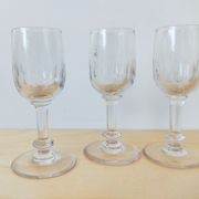 Ensemble 4 petits verres à gouttes