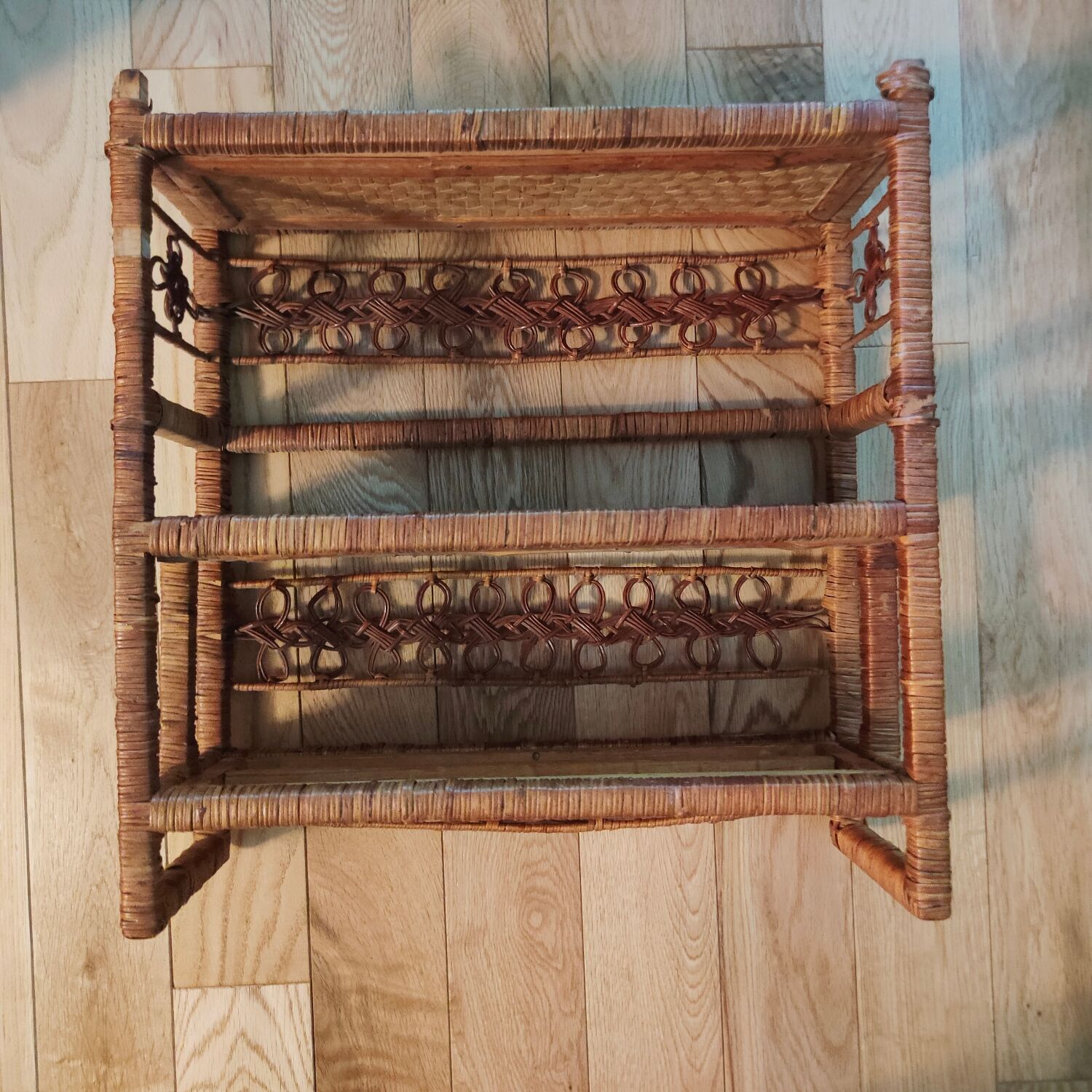 Small wall shelves in bamboo and wicker