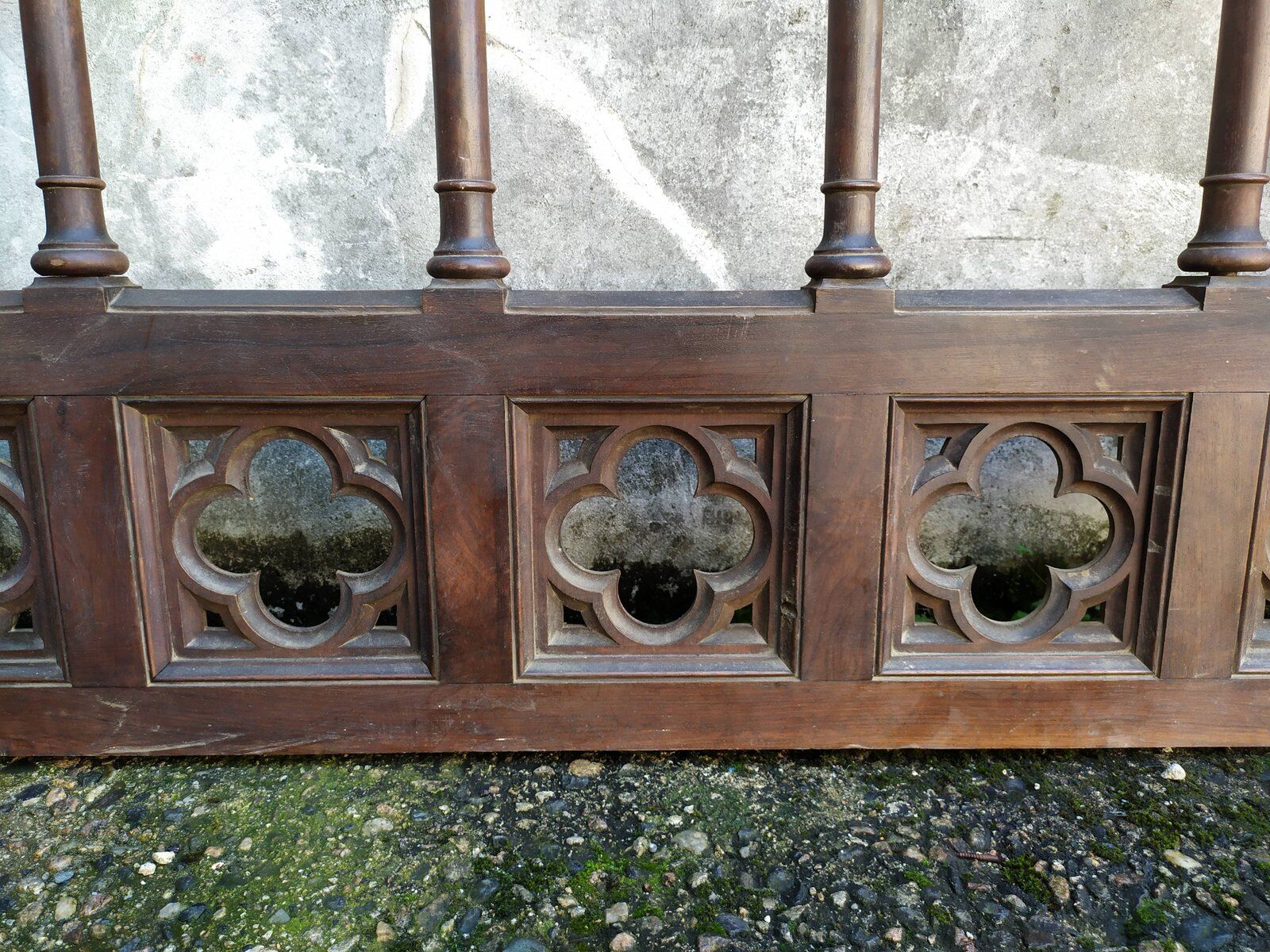 Boiserie claustra style gothique