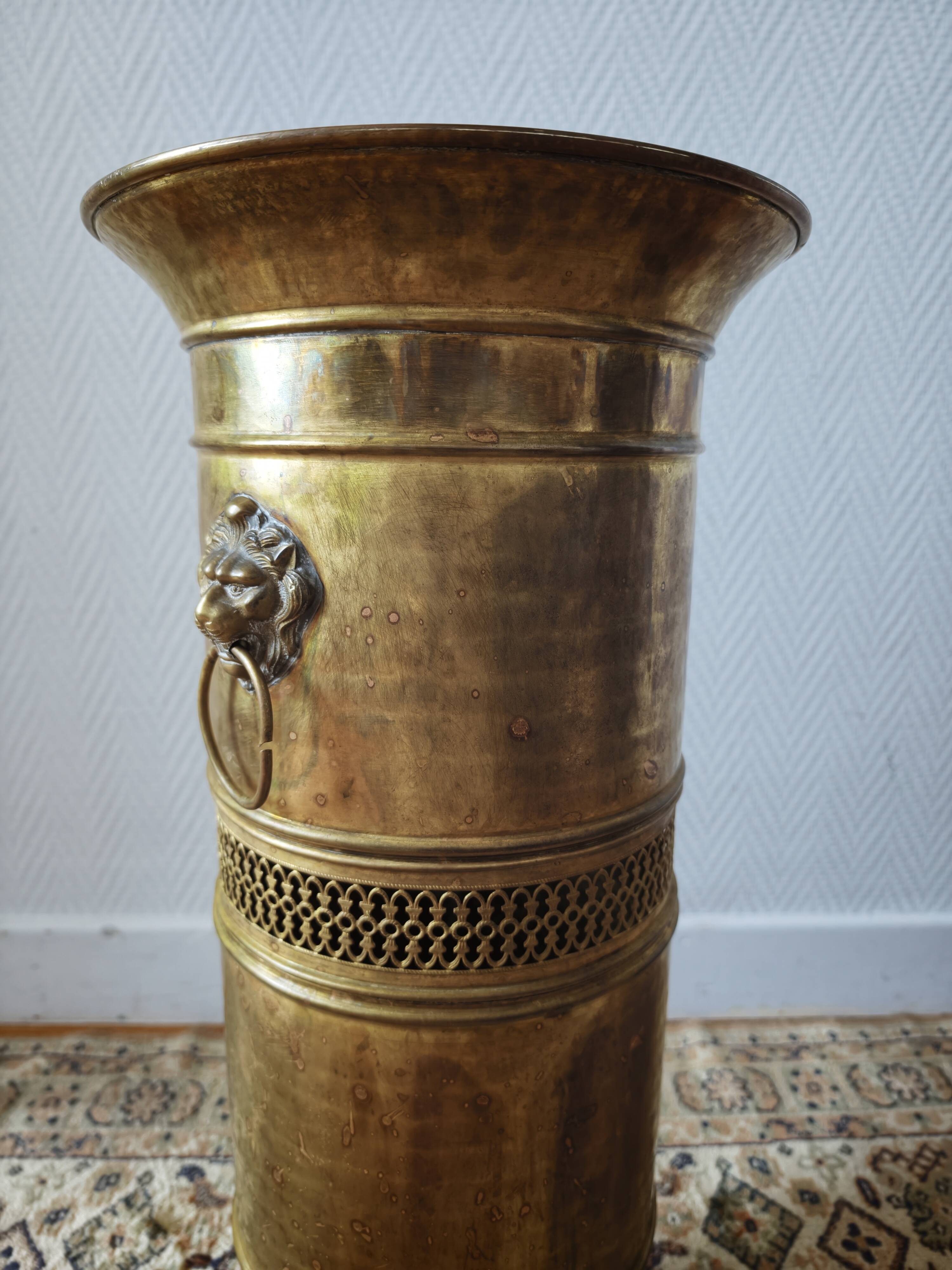 Vintage brass umbrella stand – lion head handles