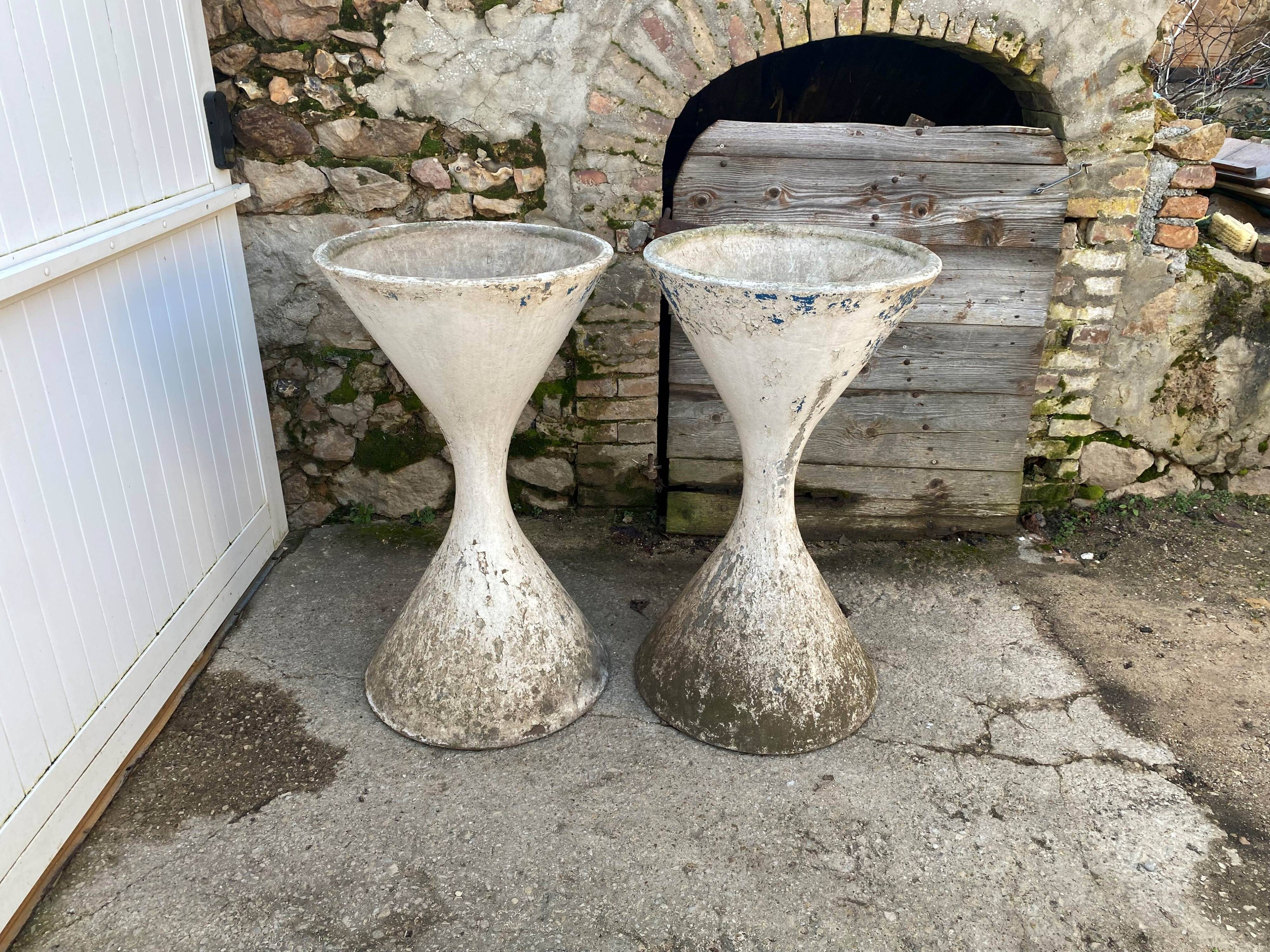 XXL diabolo planters fibreglass Willy Ghul & Anton Bee Eternit