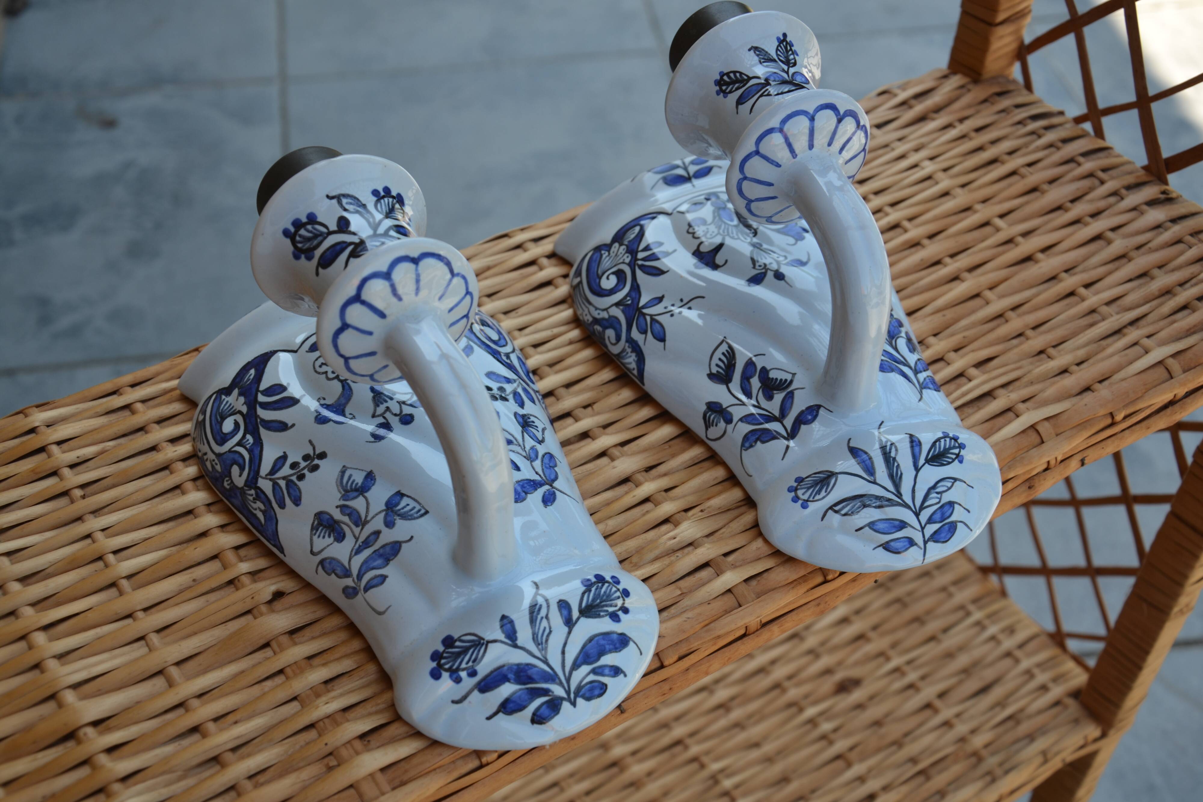 2 ceramic wall lights