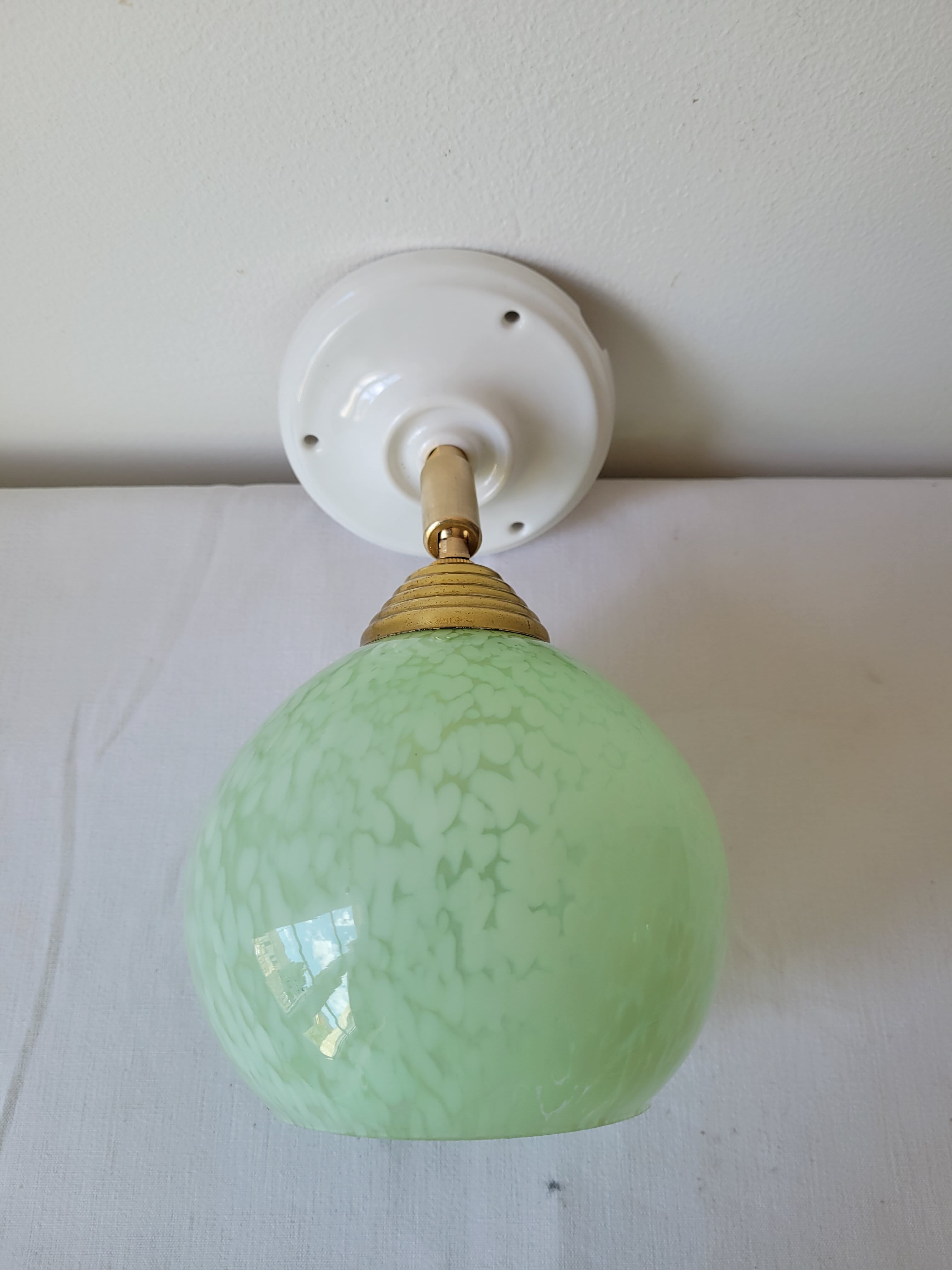 Wall lamp in Clichy glass and porcelain