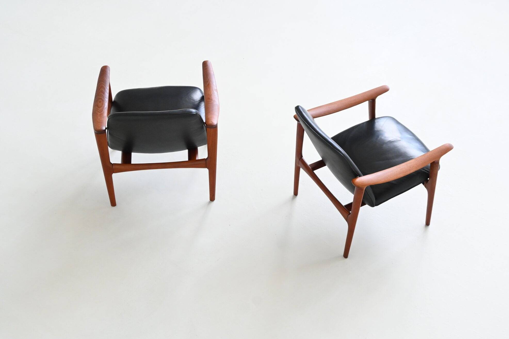 Paire de fauteuils scandinaves en teck et cuir Westnofa Norvège 1960