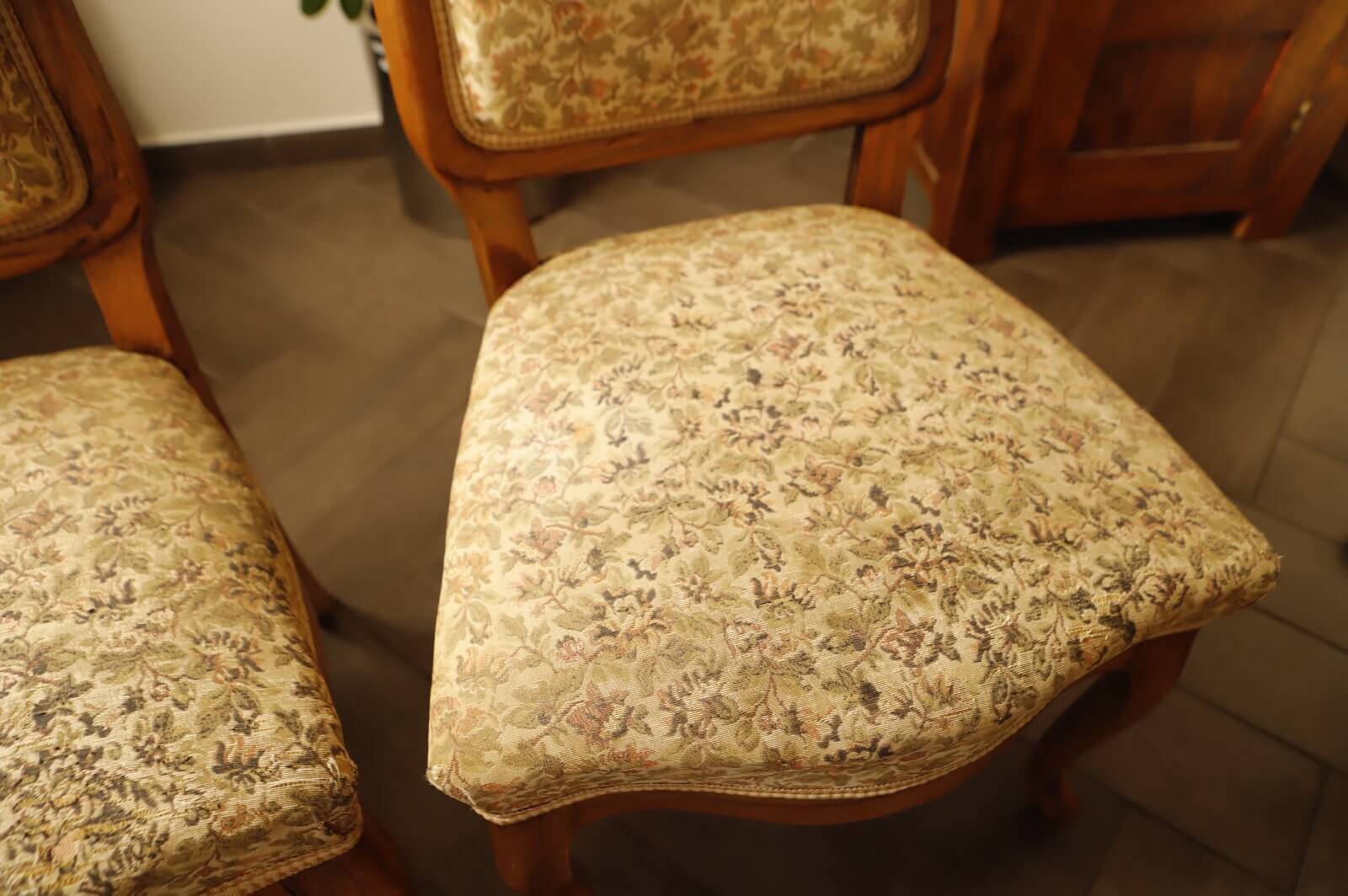 Vintage salon sofa set with floral upholstery