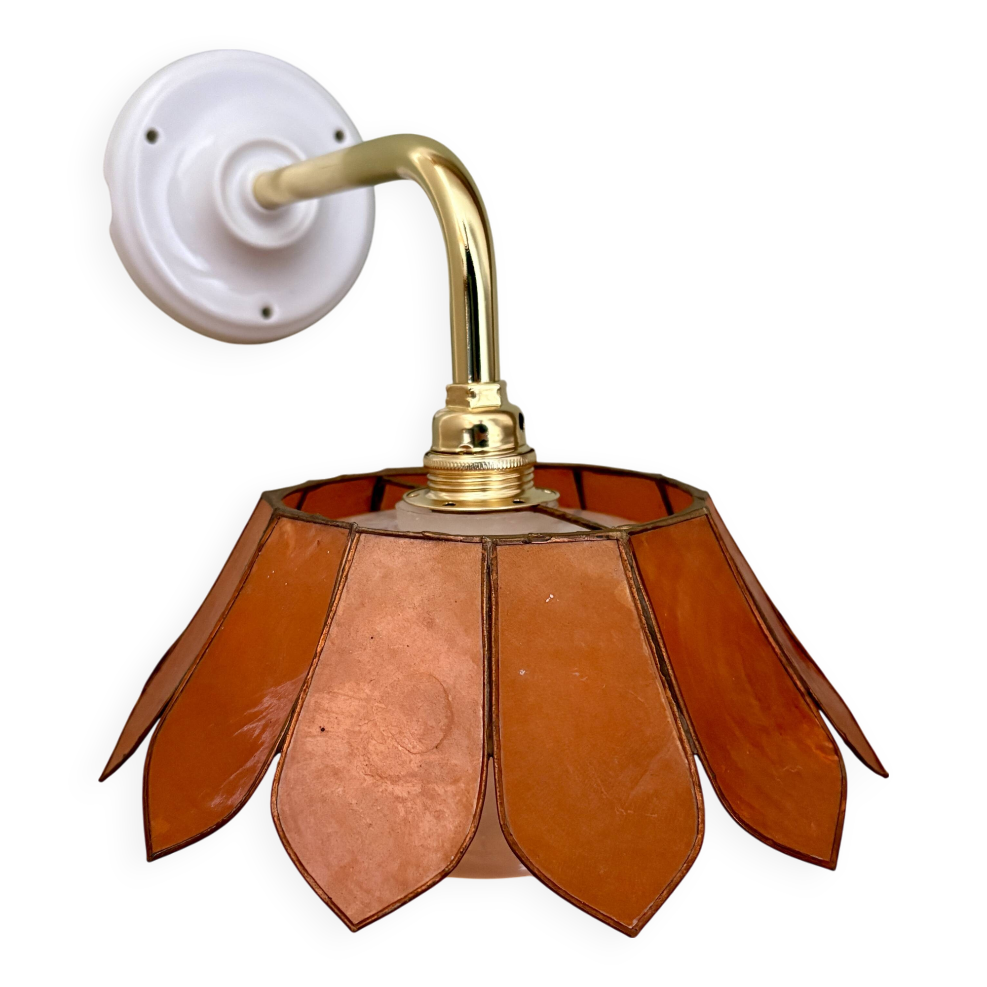 Vintage angled wall lamp with mother-of-pearl lampshade and vintage tulip in white glass