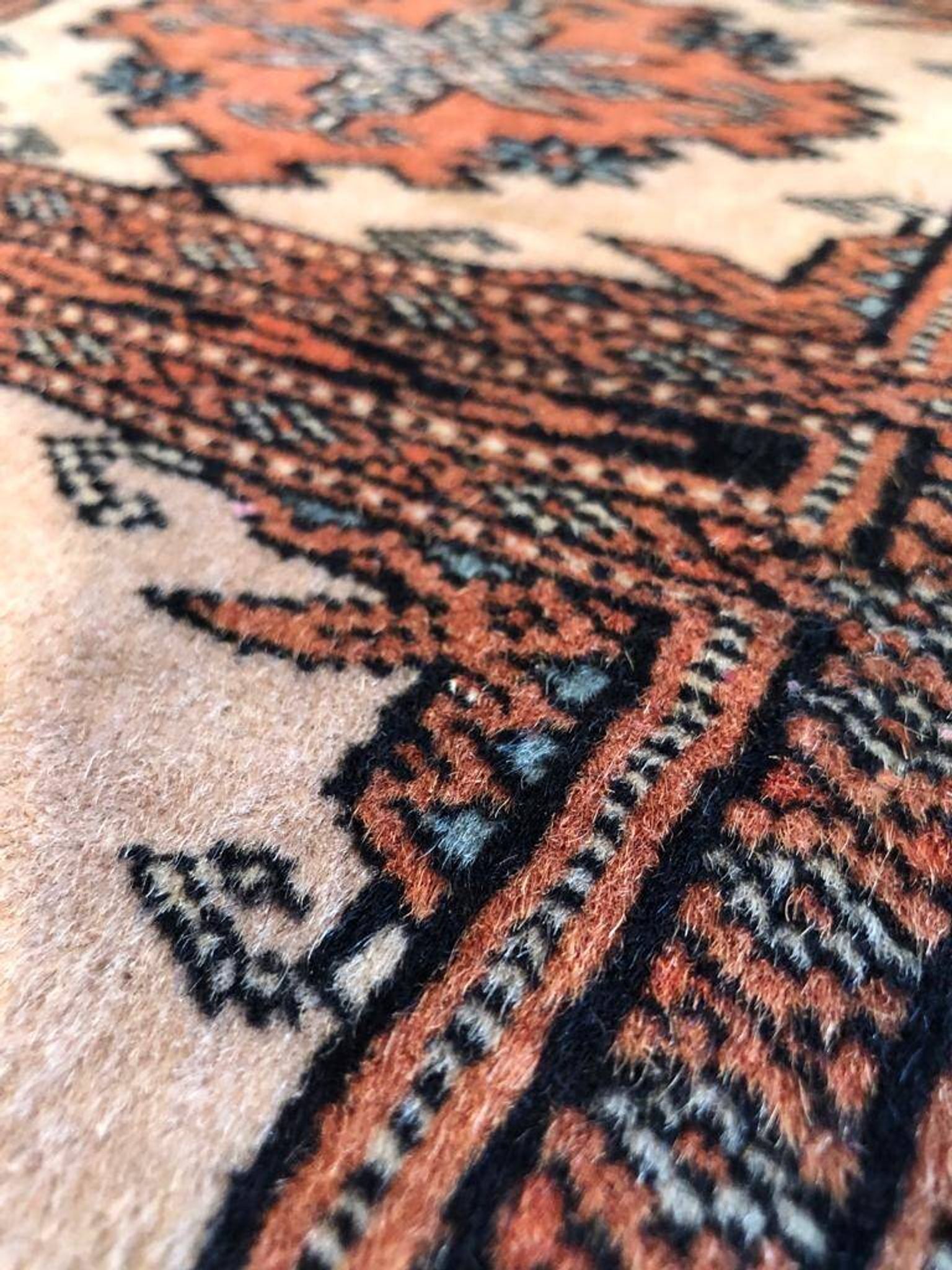 Handmade Pakistani rug