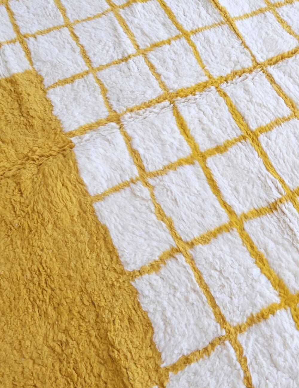 Contemporary Yellow and White Rug - 266 x 215 cm