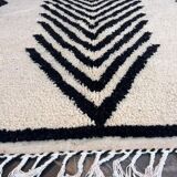 Handmade black and white Beni Ouraine rug, size 150 x 250 cm