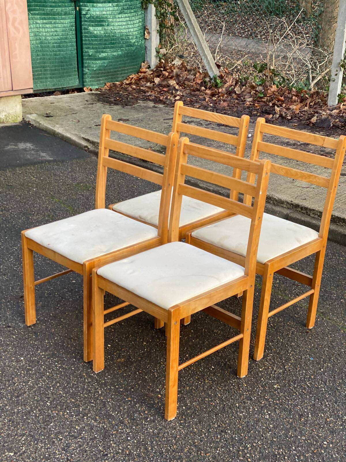 4 Scandinavian dining chairs in solid wood and fabric from the 1980s.