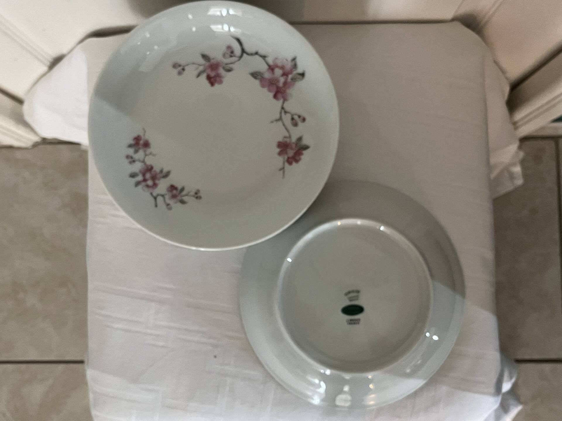 Set of 6 deep plates