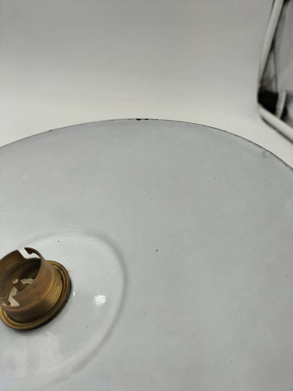 2 suspensions en tôles émaillées