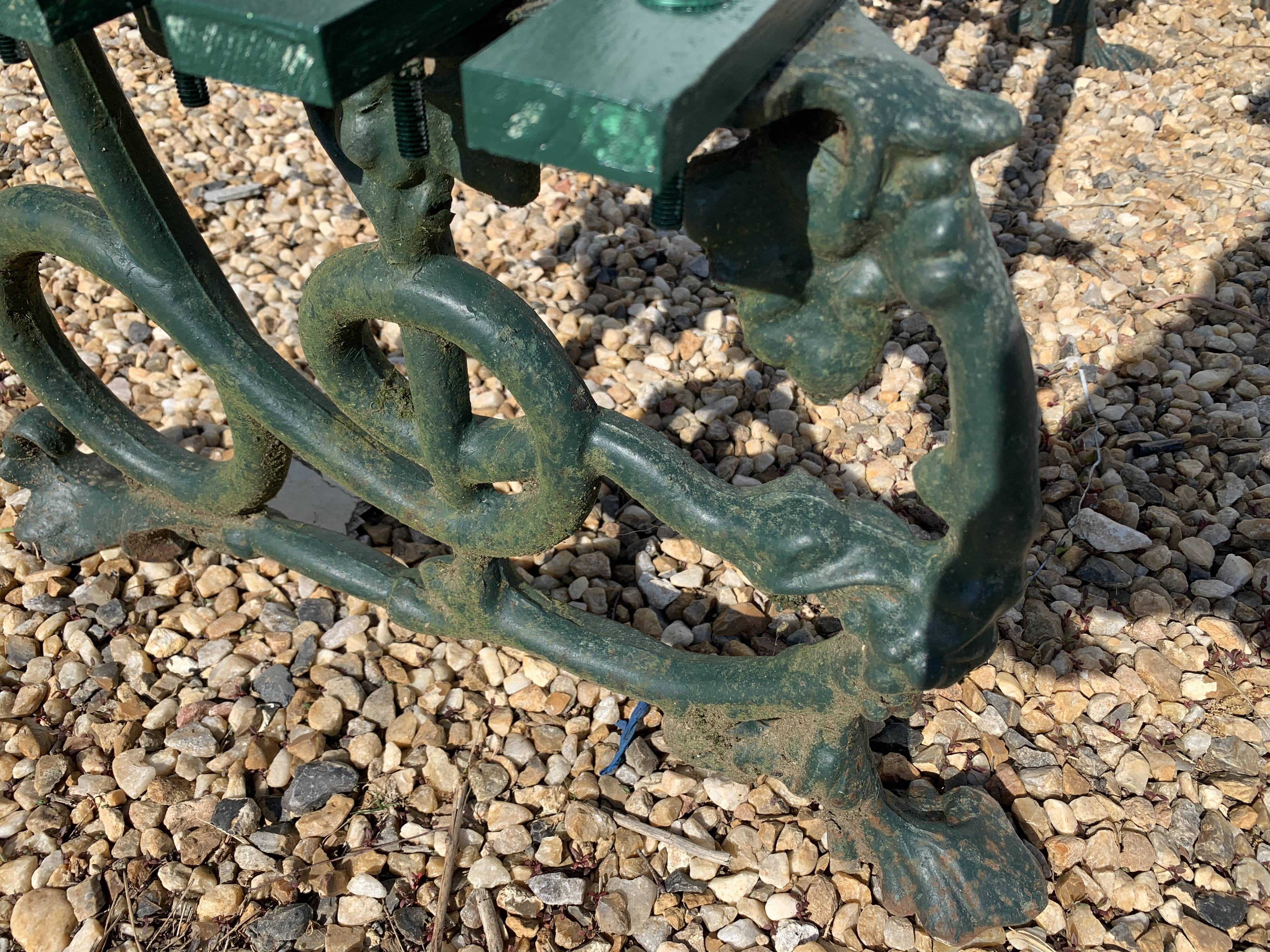 2-seat bench in wrought iron and wood