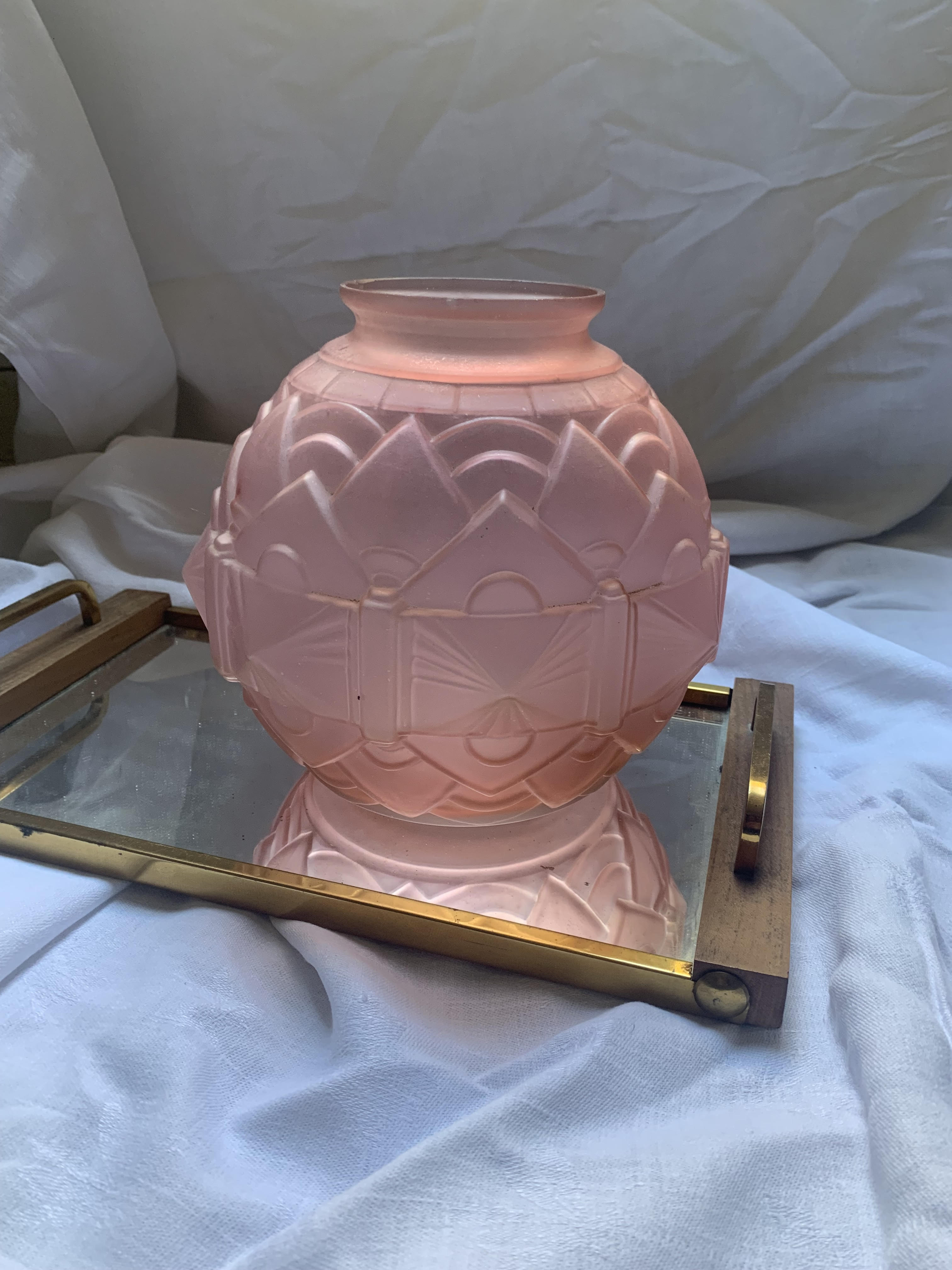 Artdéco ball vase in pink glass