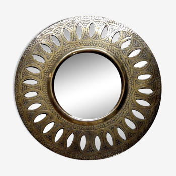 Old round oriental mirror in chiseled brass 29cm