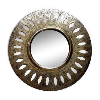 Old round oriental mirror in chiseled brass 29cm