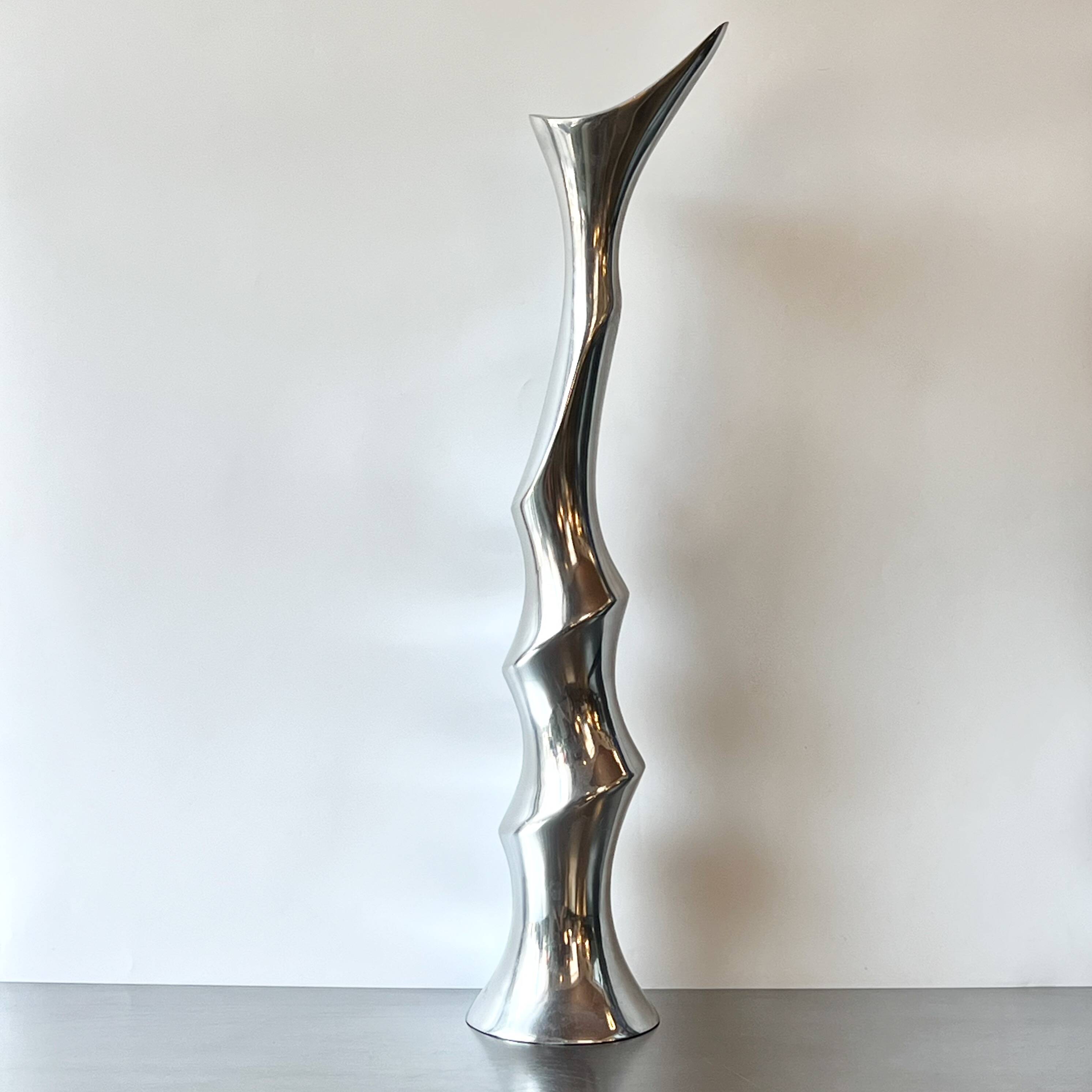 Xxl “twisted” vase / cast aluminum – 1980s
