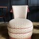 Fauteuil Et Son Pouf De Style Napoléon III à Décor De Noeuds Roses