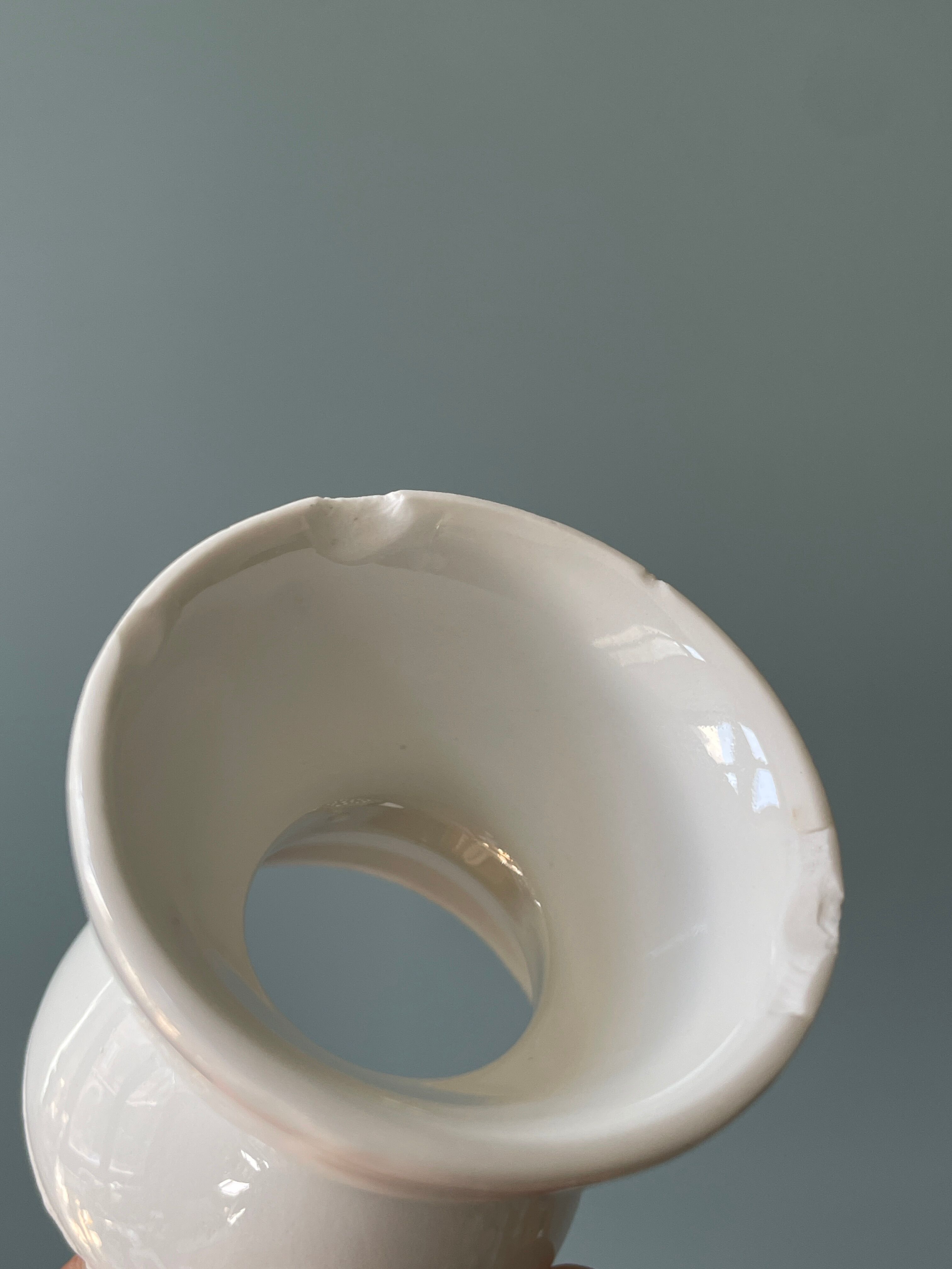 Lot de 16 coquetiers diabolo en porcelaine blanche