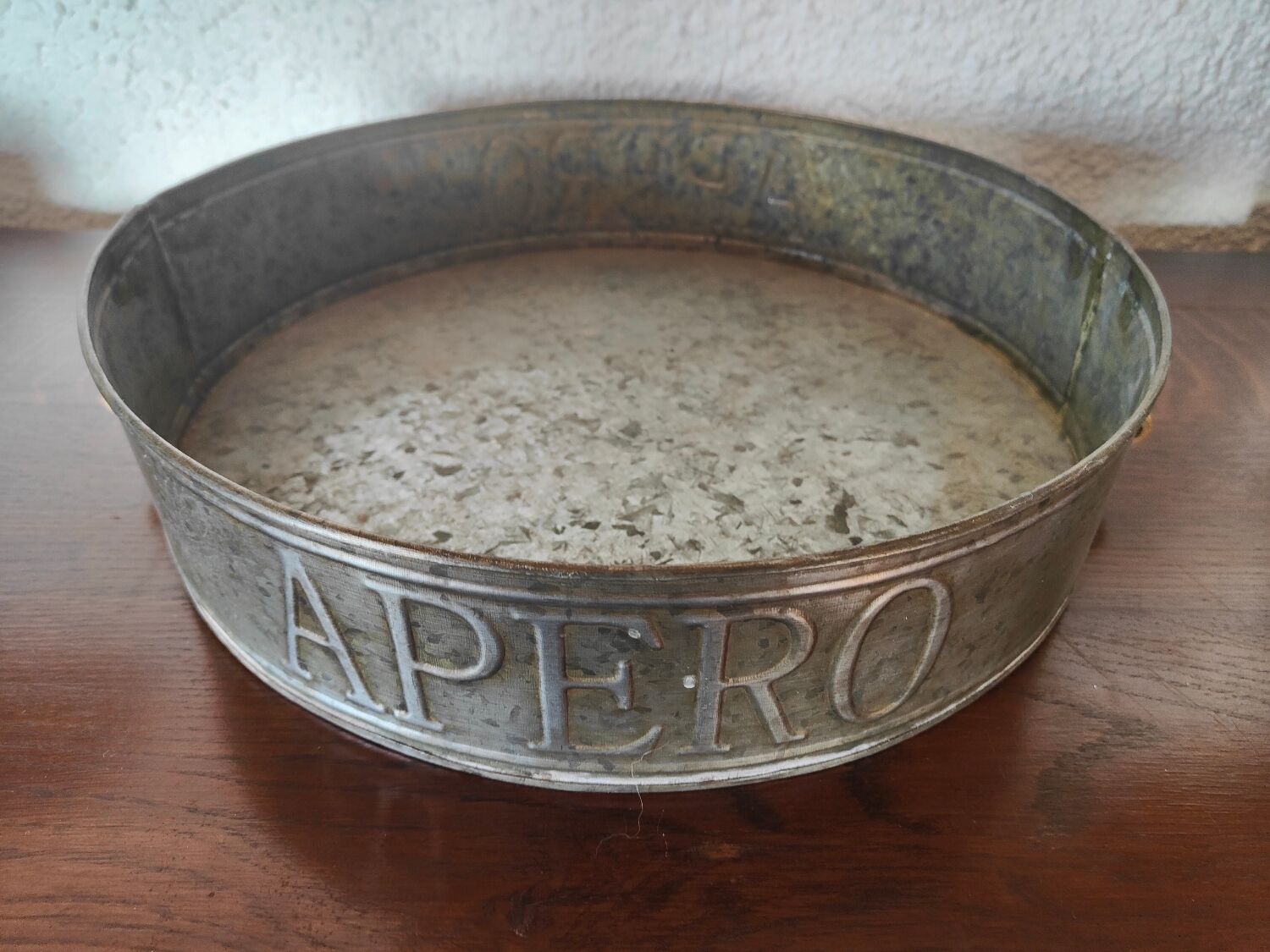 Aperitif serving tray in sheet metal with folding wooden cuffs