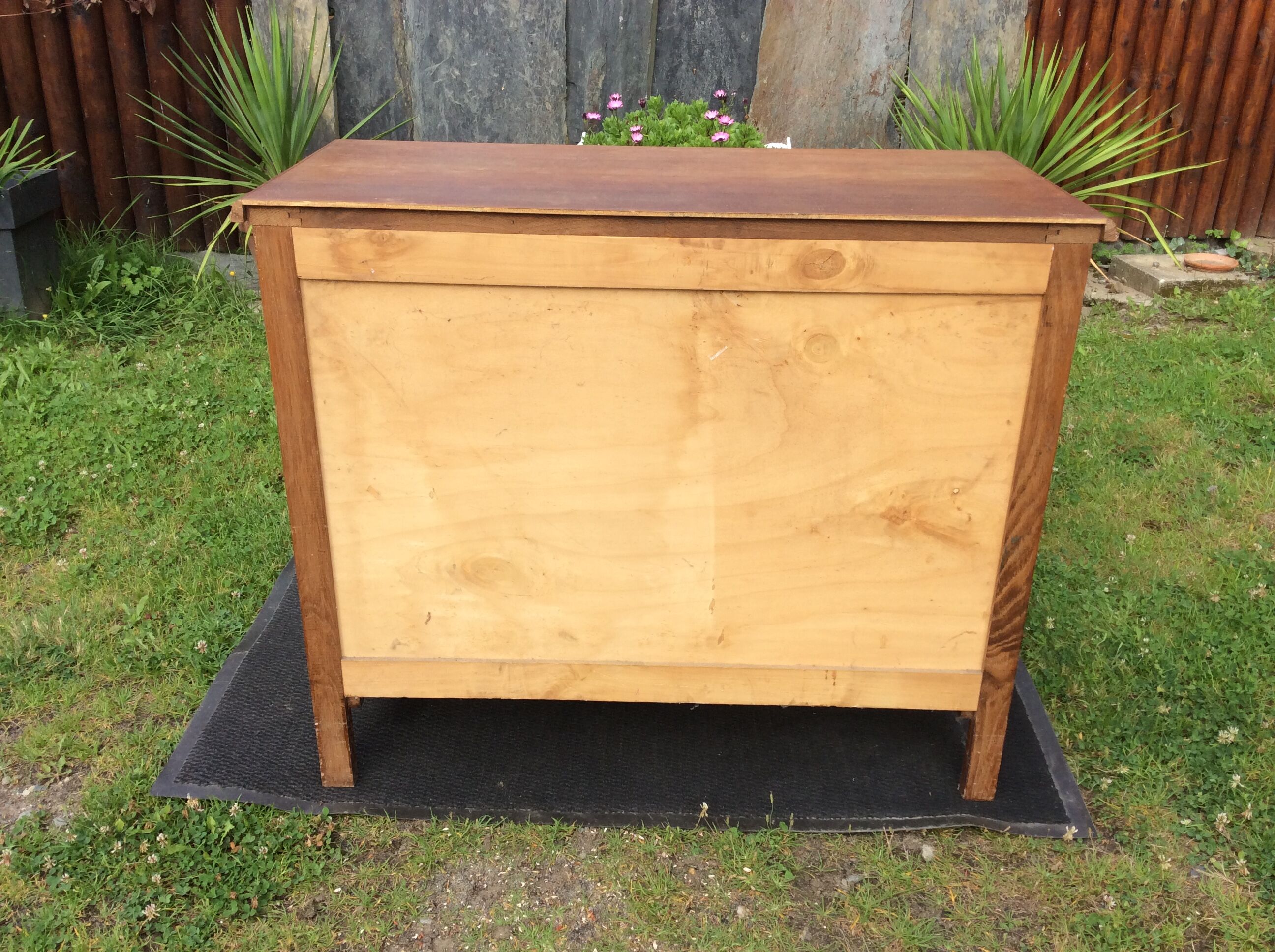 Vintage chest of drawers with compass feet in oak.