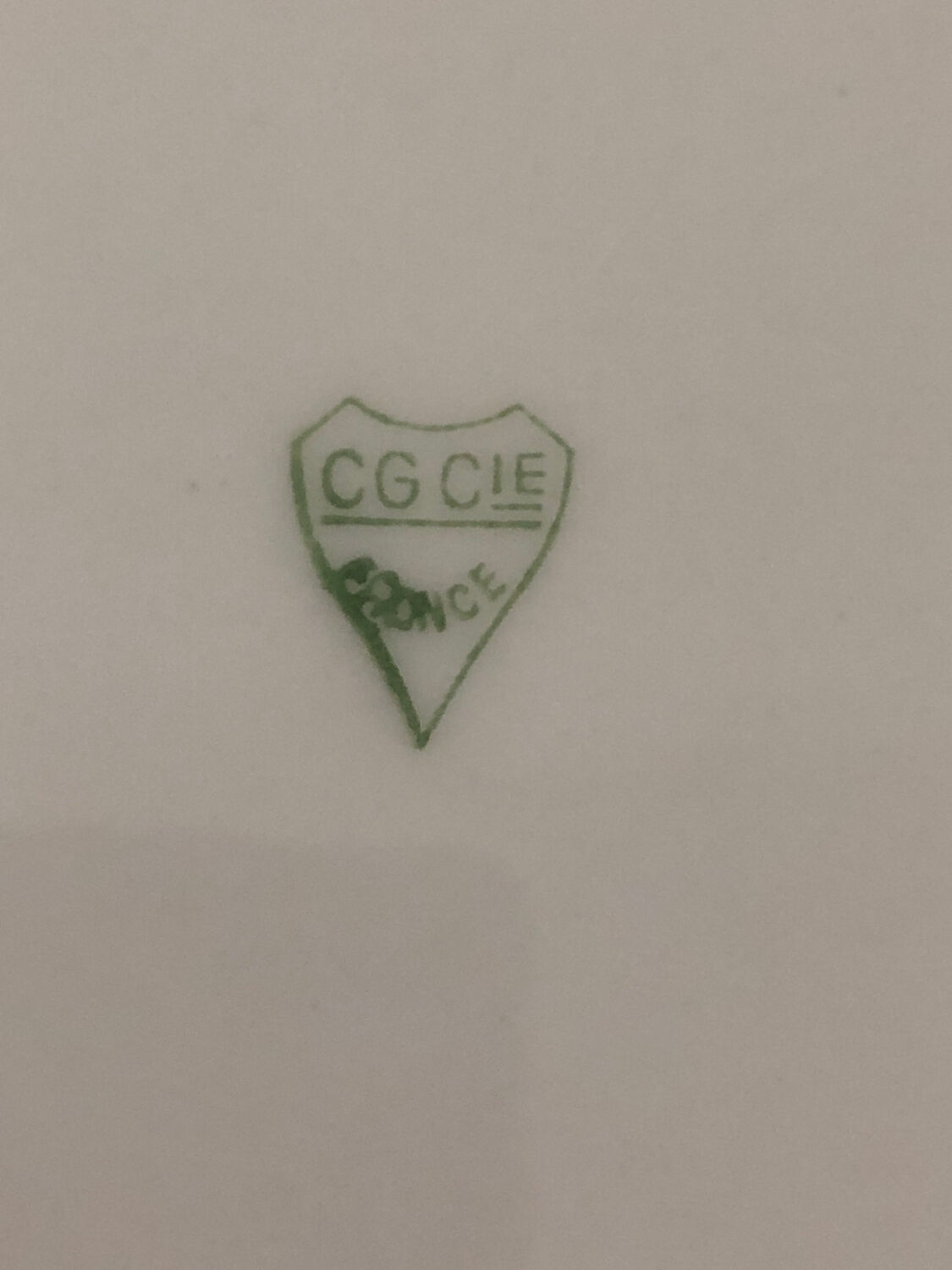 Tableware service 40 pieces in white and gilded porcelain CG Cie France Limoges