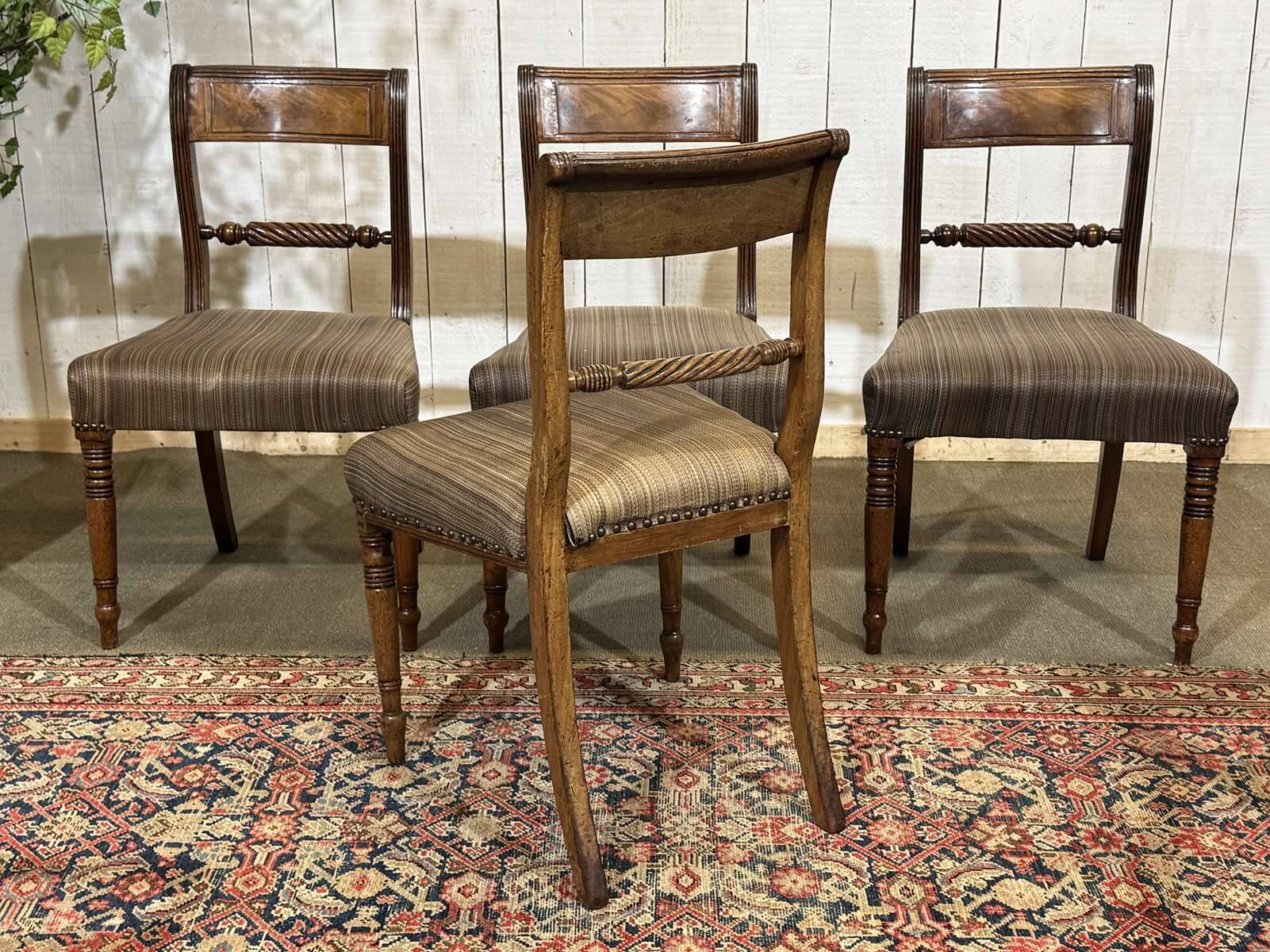 Série de 4 chaises + 2 fauteuils anglais en acajou fin XIXème