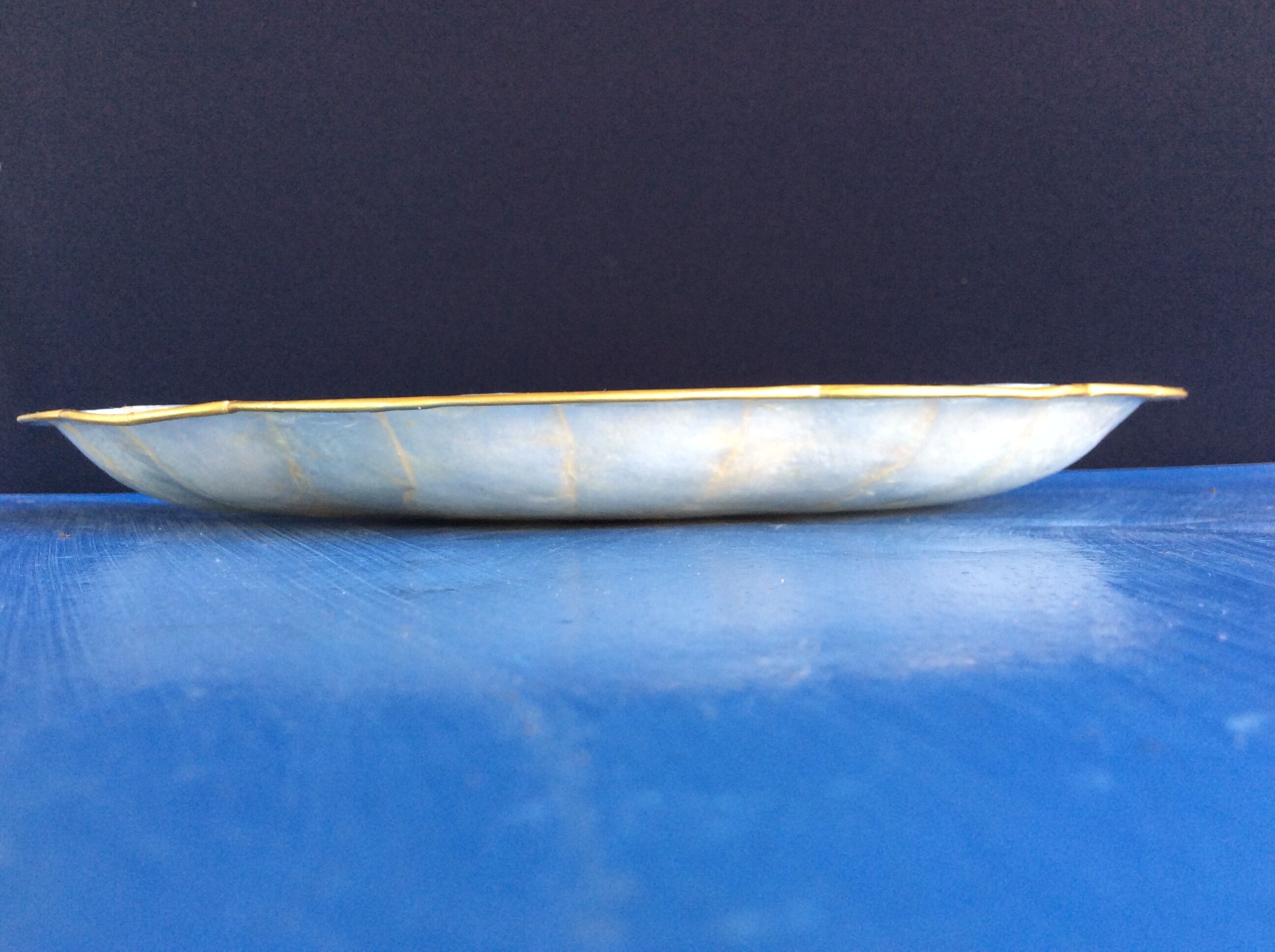 Mother-of-pearl pocket vacuum