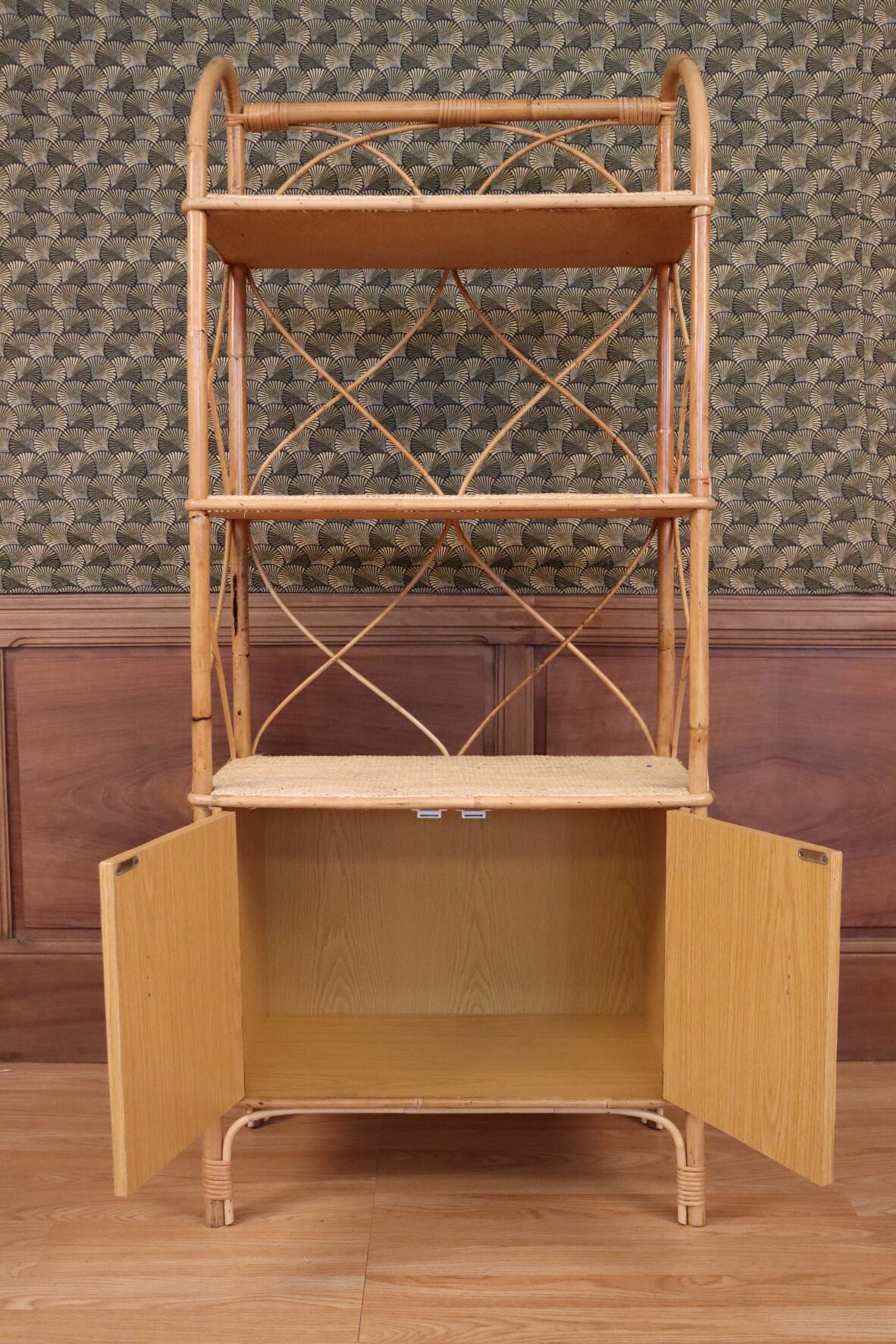 Stepper shelf Rattan