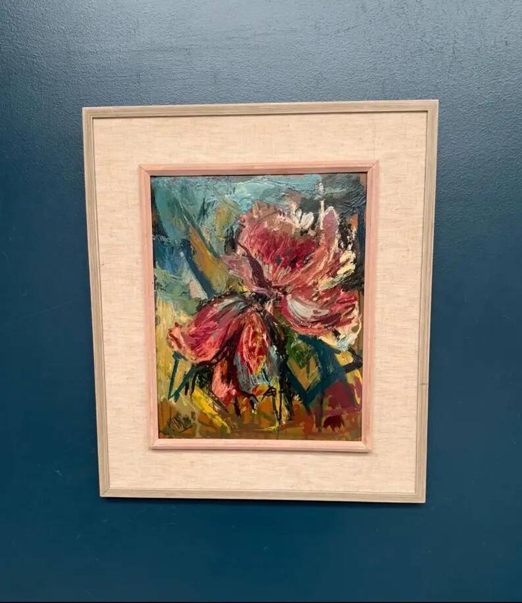 Original Swedish Oil on Panel – "Pink Flower" by Owe Wessbohn – Signed – Vintage and Framed – 69 × 51 cm (27.2" × 20.1")