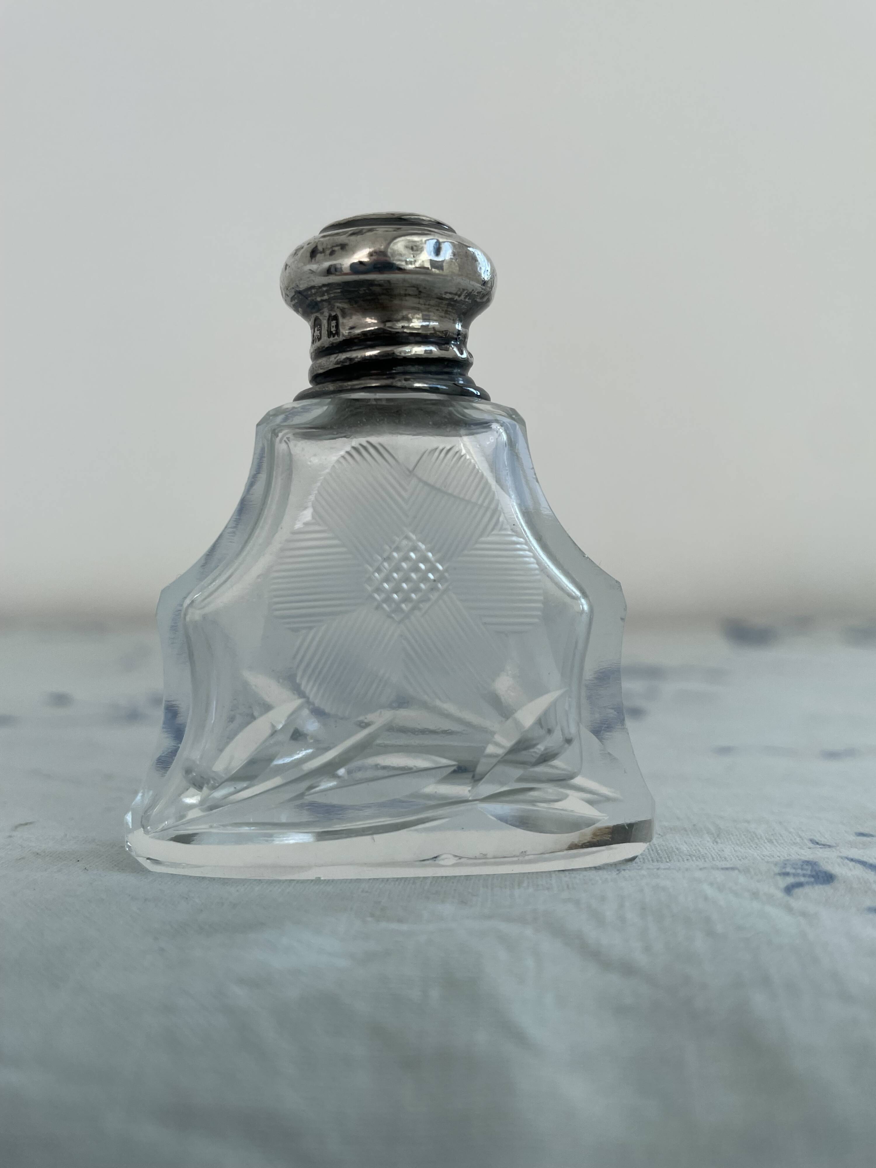 Perfume bottle, salt, silver, engraved glass, 1908, English silver hallmarks