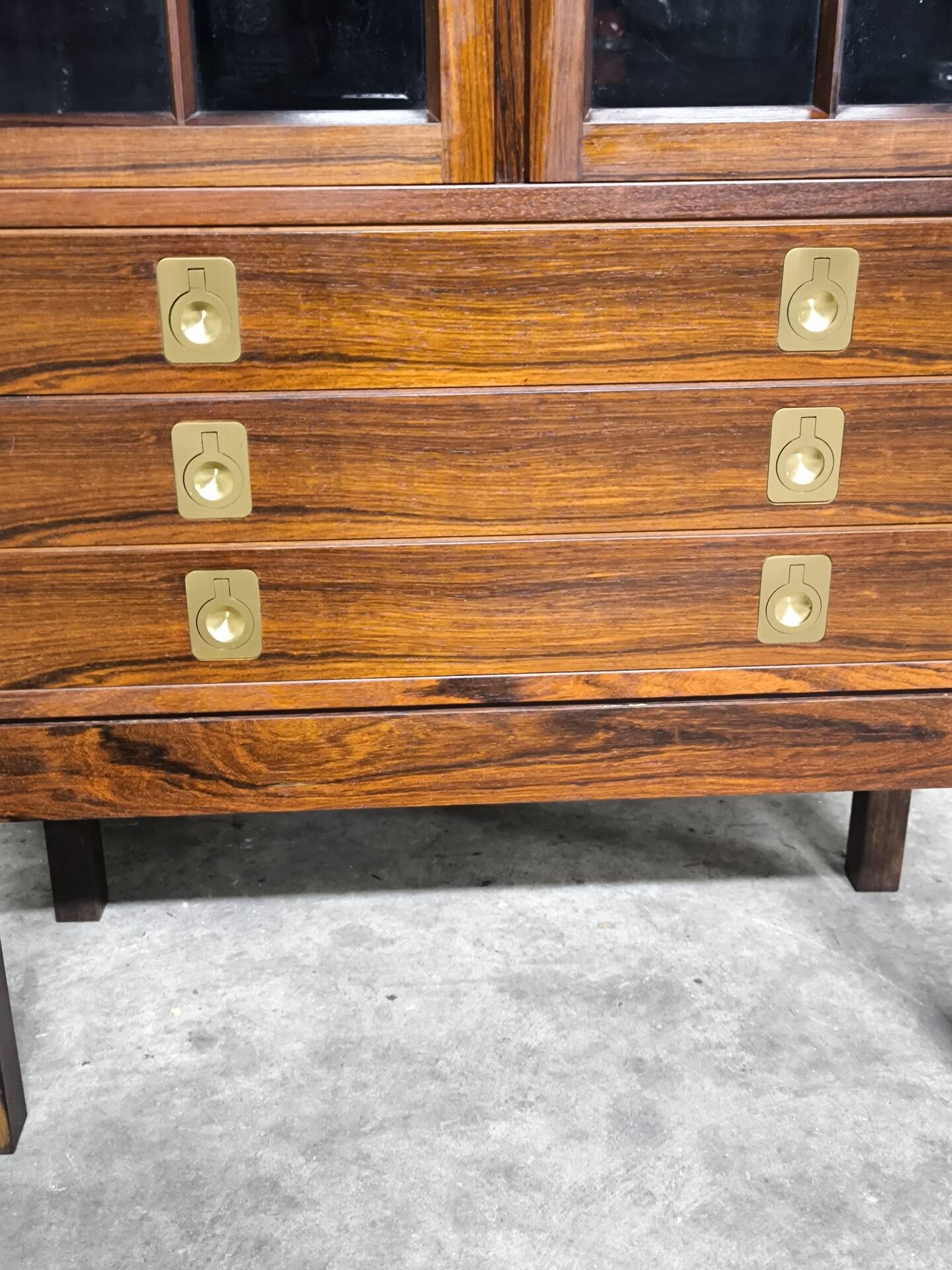 Vintage 1960s Scandinavian display cabinet in rosewood.