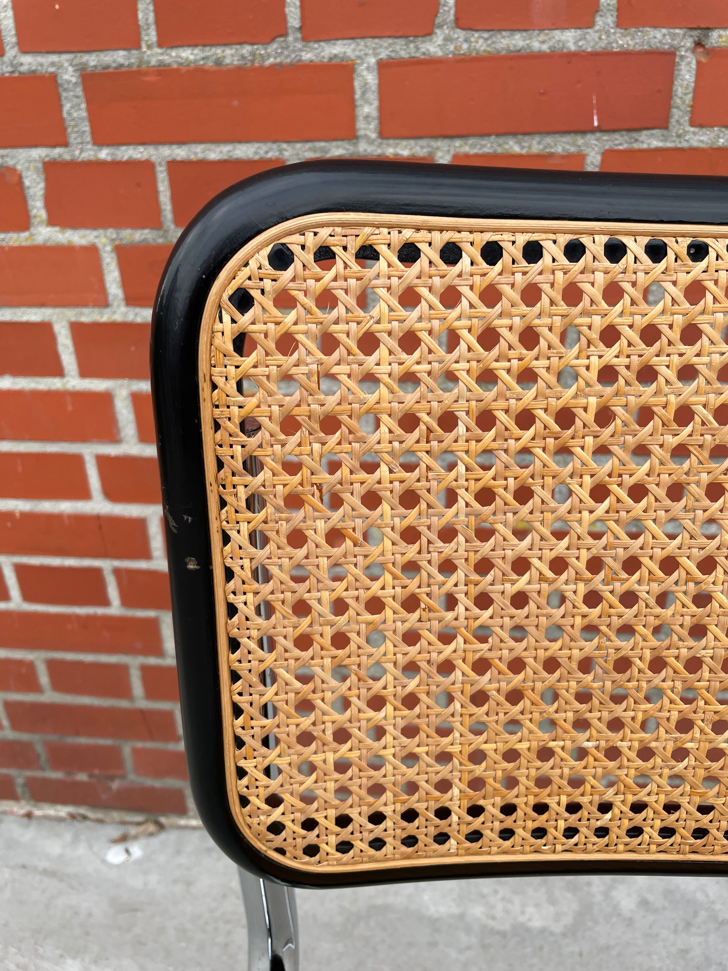 Chaise en chrome et noir