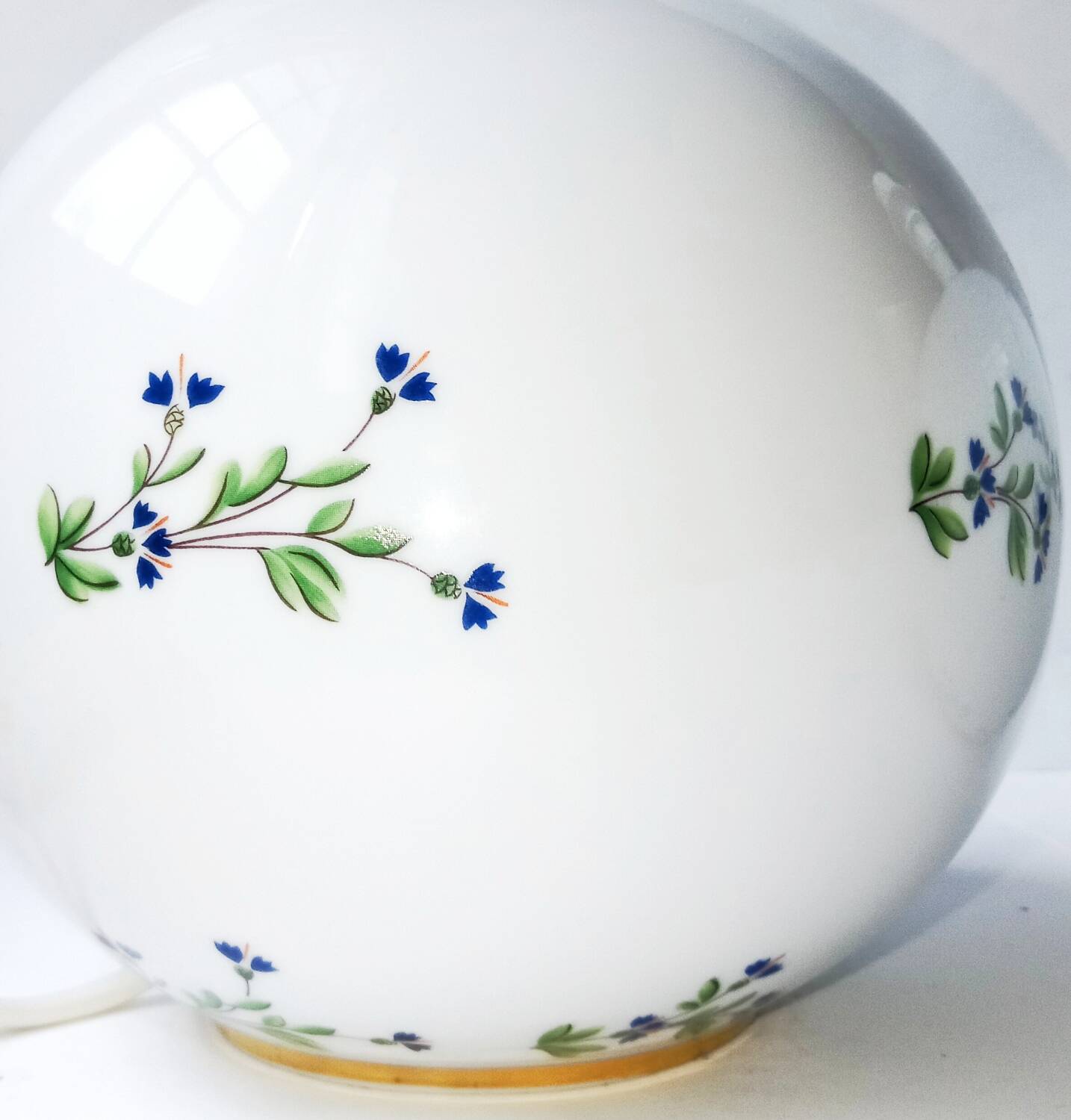 Pair of Royal Lily Aux Barbeaux Porcelain Ball Lamps