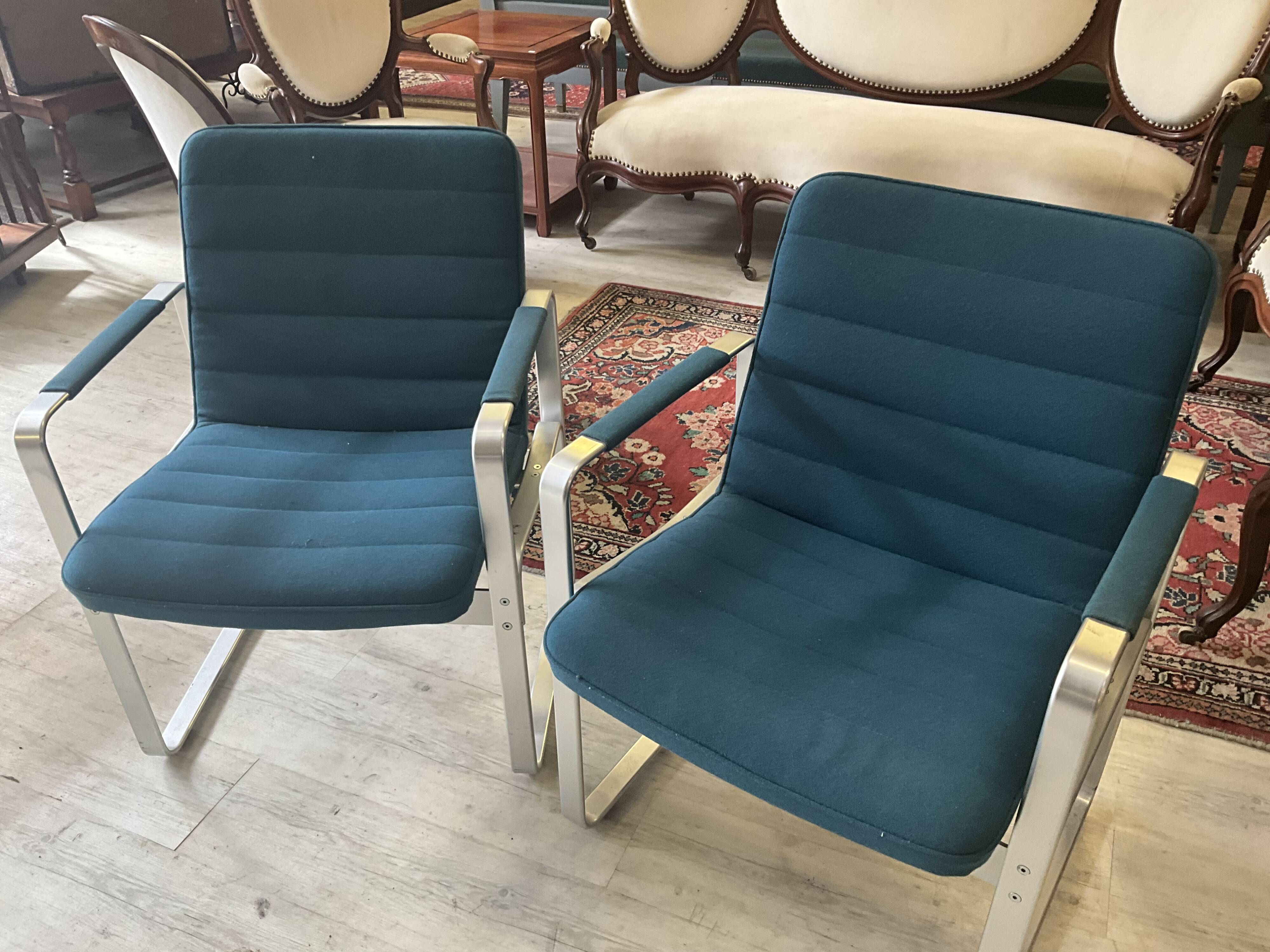 Paire de fauteuils par Karl Erik Ekselius
