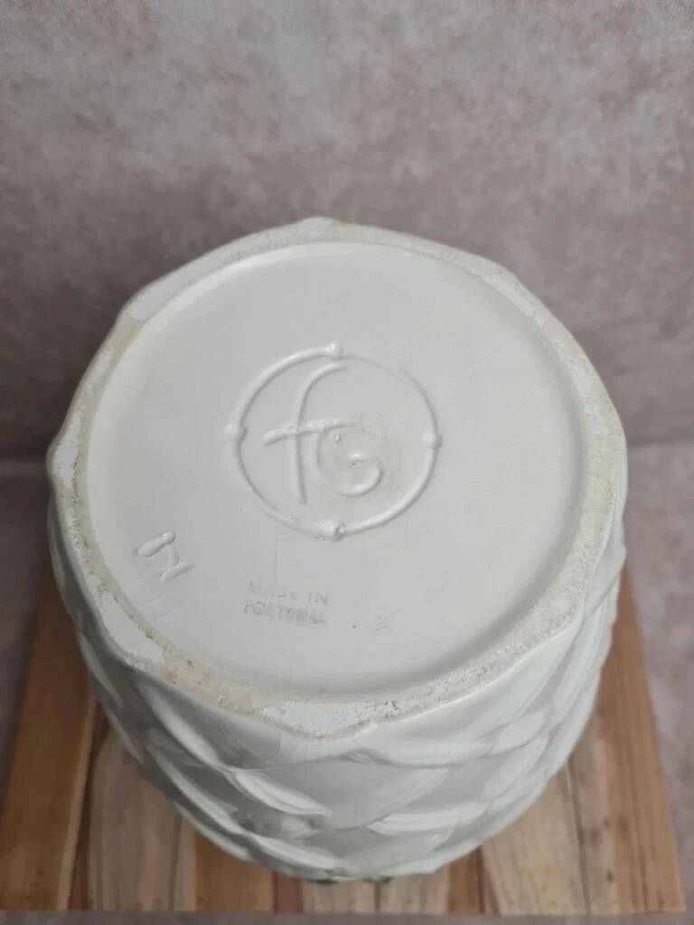 Large vintage Portuguese vase FG Trompe-l'œil vase with raised ivy decoration