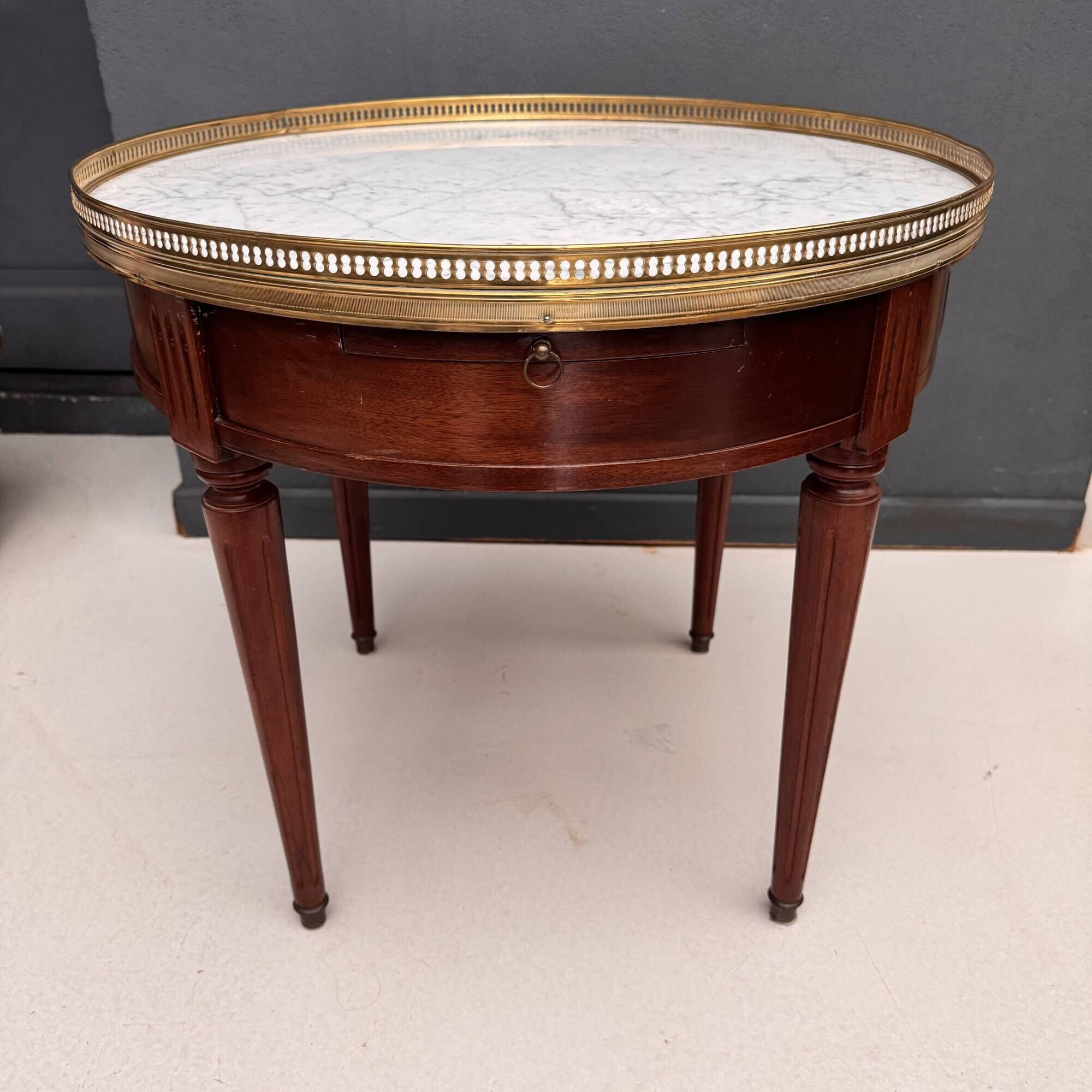 Louis XVI style bouillotte table in mahogany and white marble - Ø 60 cm