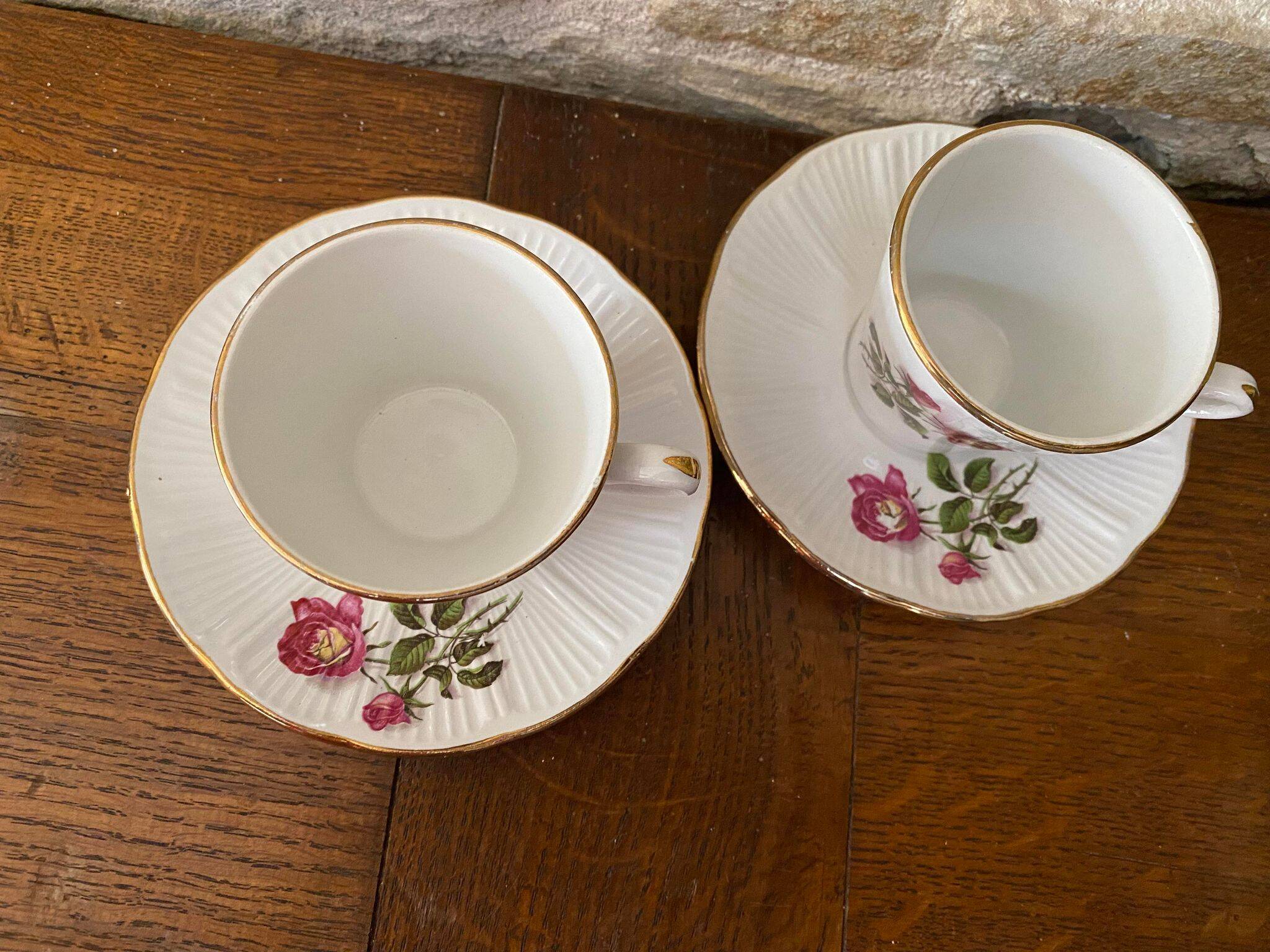 2 cups and saucers decorations pink and rosebud