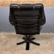 Fauteuil pivotant Skalma avec repose-pieds design danois