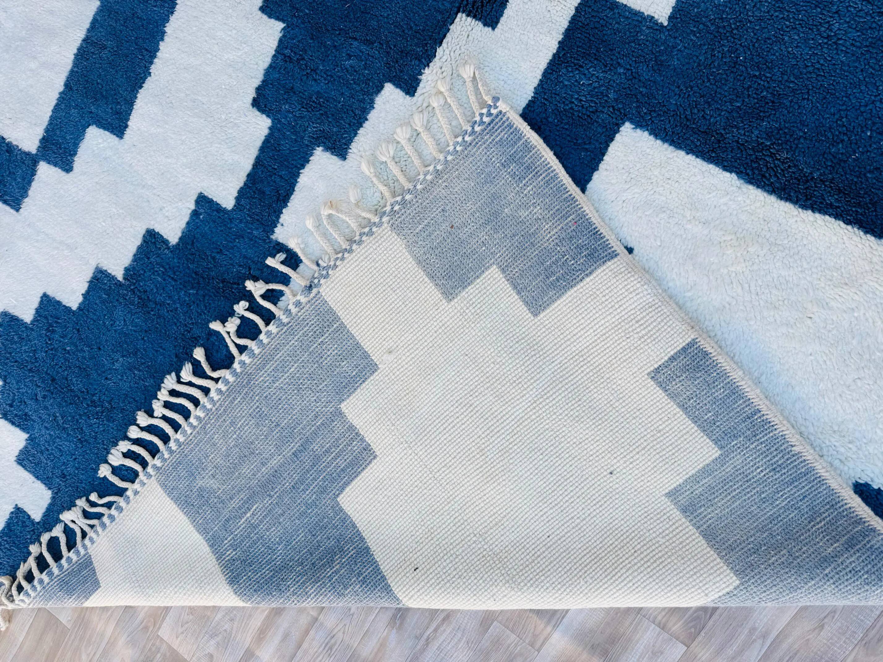 Handmade Moroccan rug, size 2.5x1.5 m.