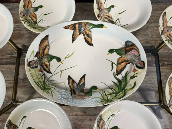 service de table en porcelaine aux canards en relief
