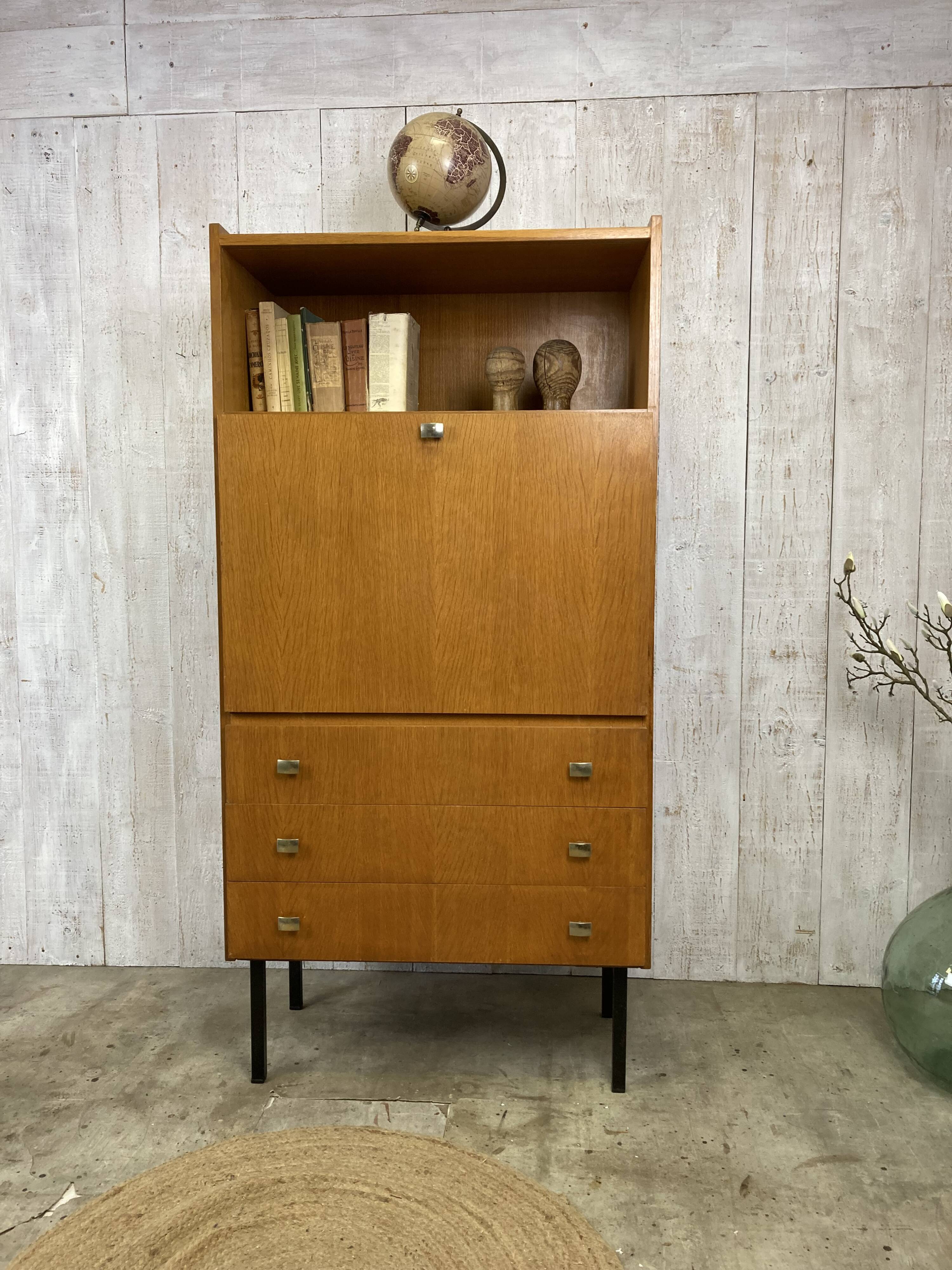 Modernist secretary