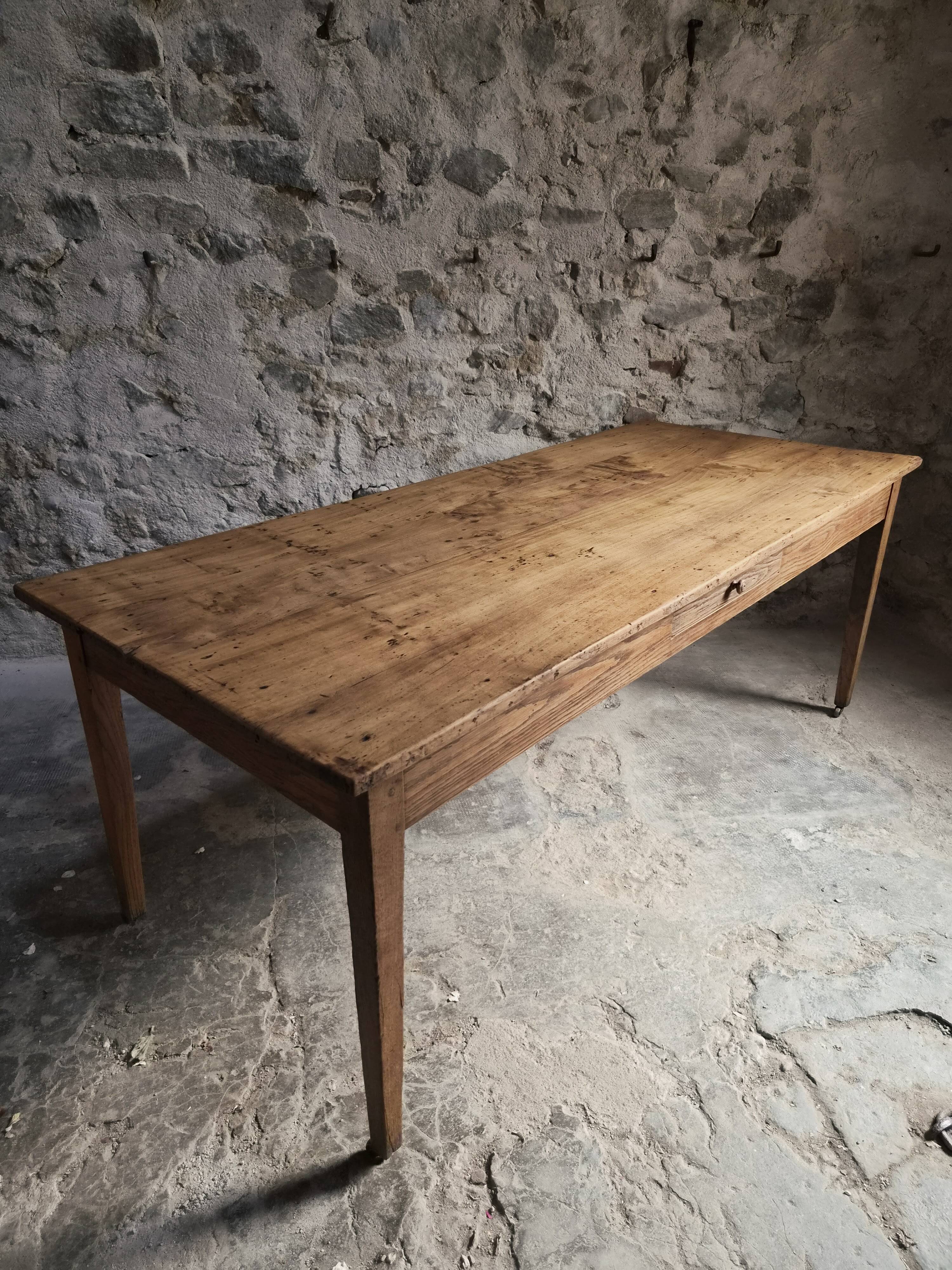 Antique French farmhouse dining table in oak and poplar, 1850–1900