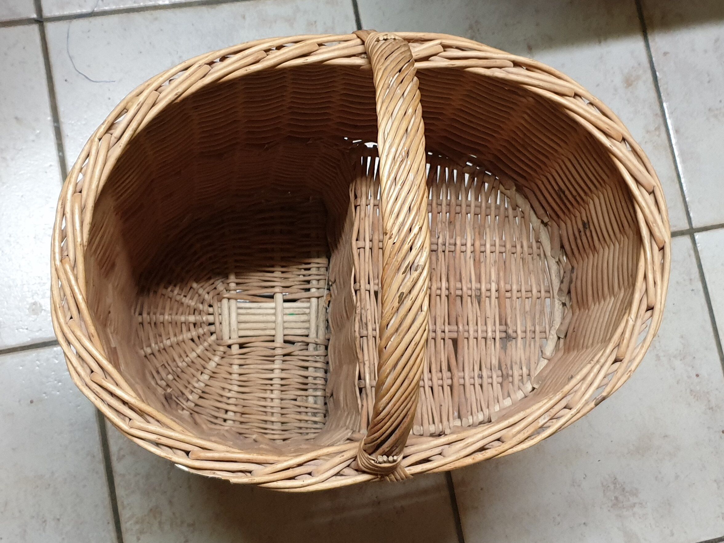 Wicker stair basket