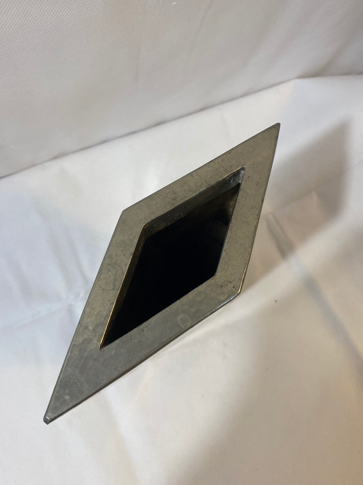 Tin vase hammered by Jean Chorin