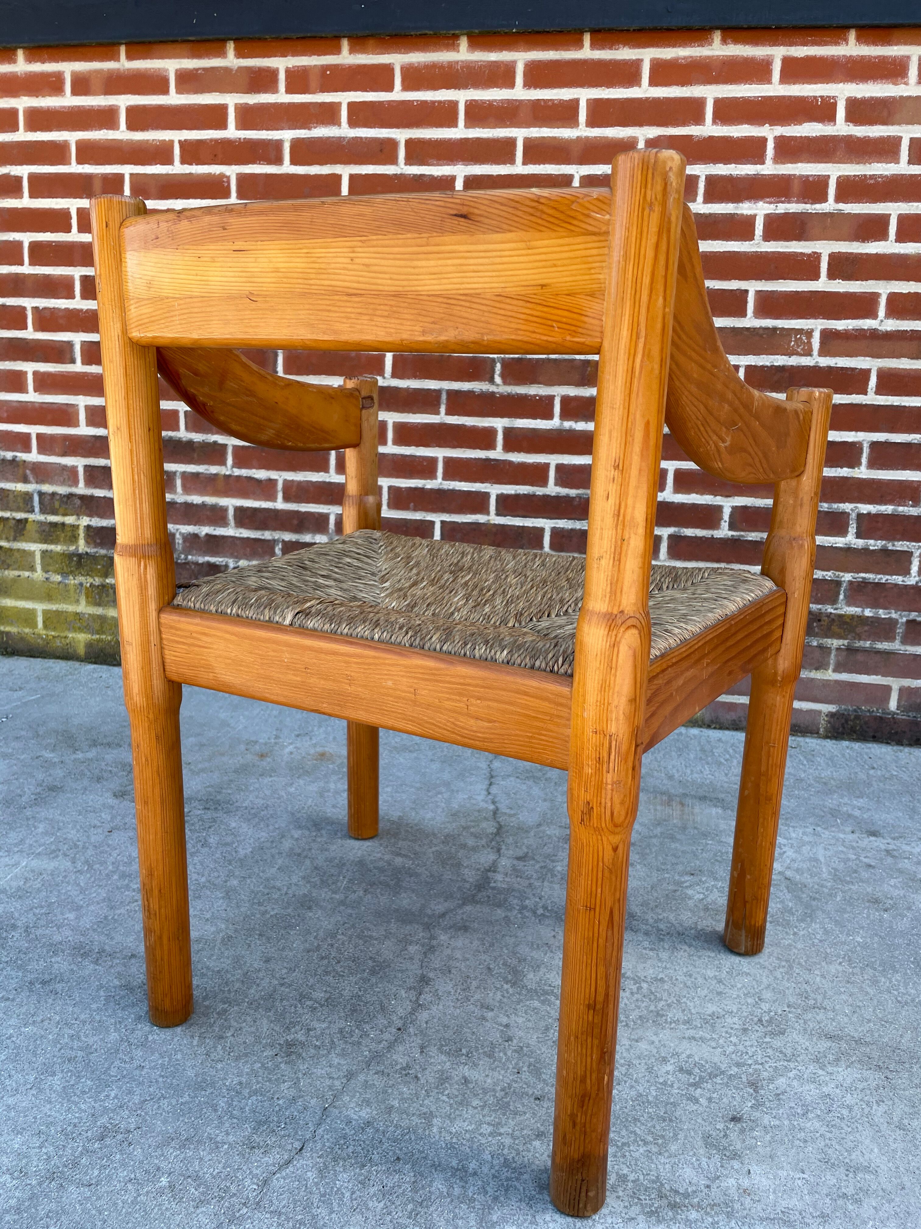 Carimate modèle 892 Vico Magistretti pour Cassina